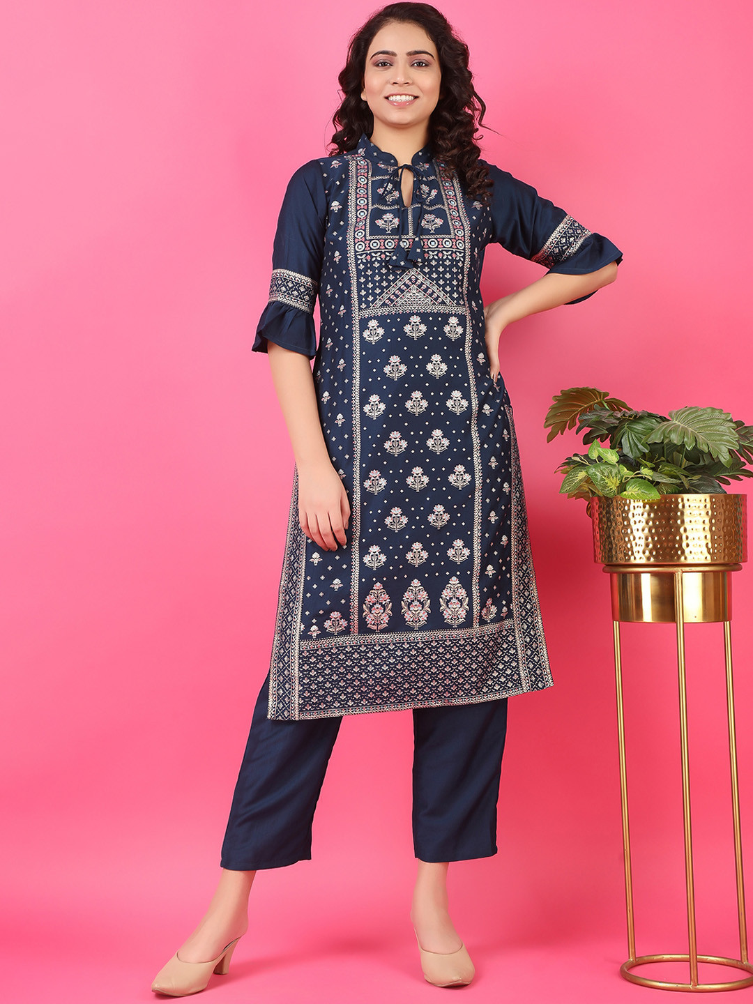 

V TRADITION Women Floral Printed Kurta with Trousers, Blue