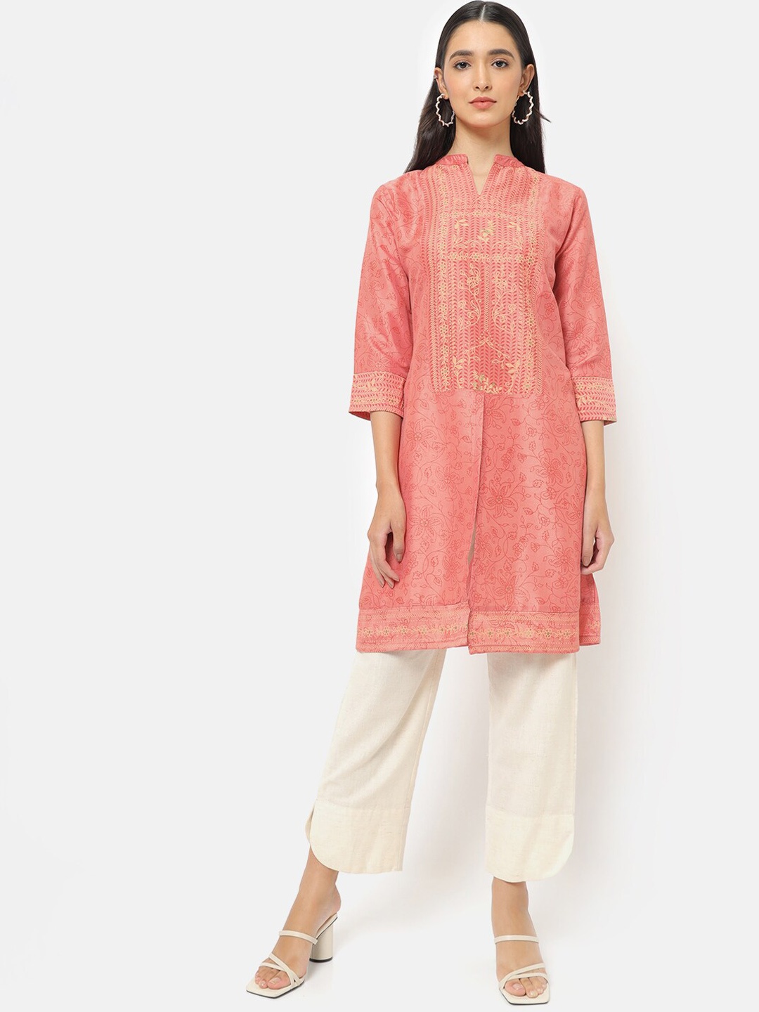

Saaki Women Pink Embroidered Chikankari Kurta