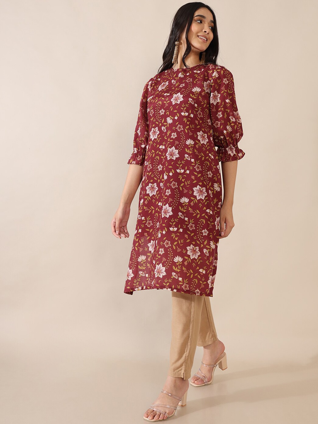 

Saaki Women Maroon Floral Printed Silk Straight Kurta