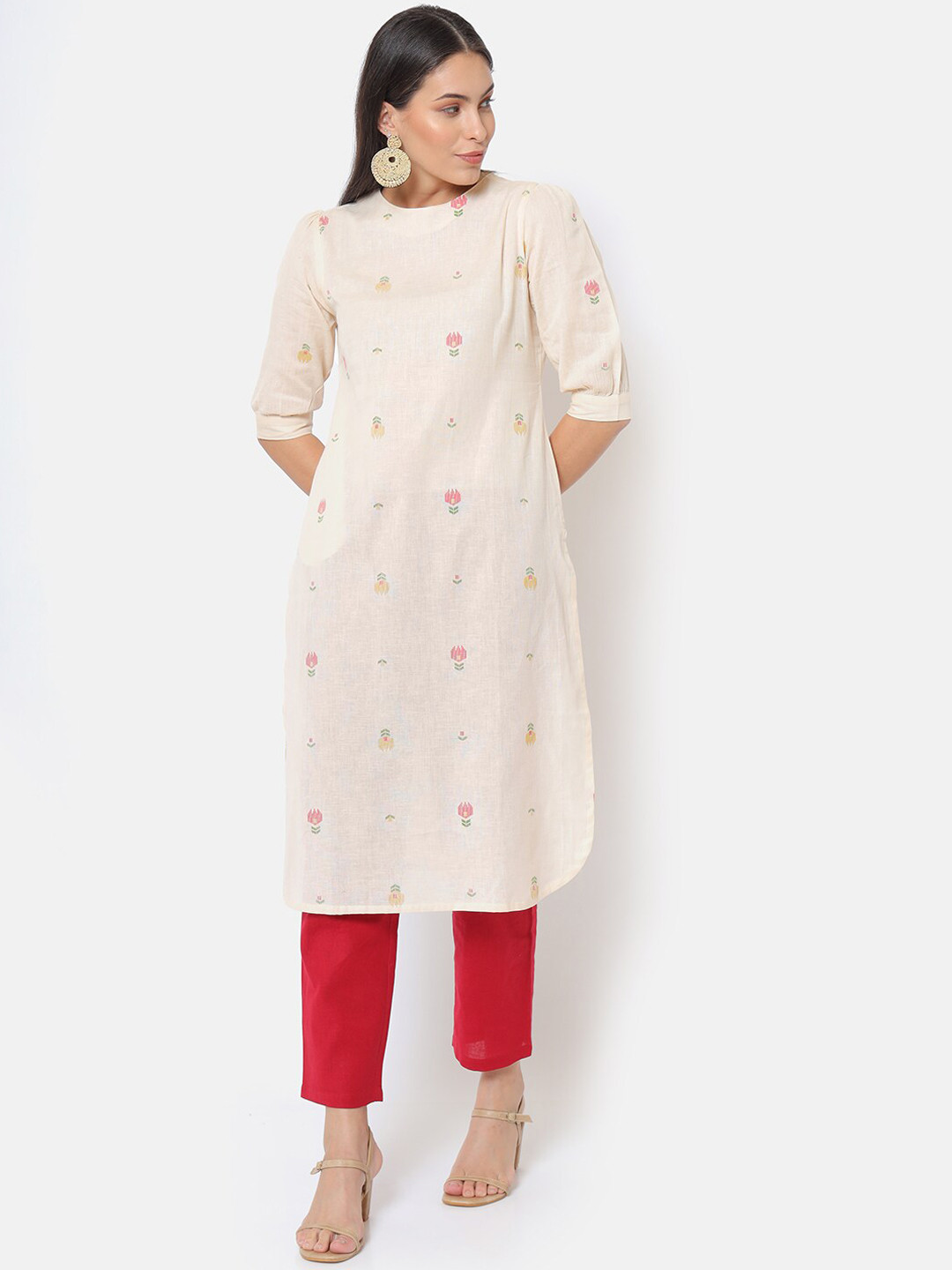 

Saaki Women Off White Geometric Embroidered Thread Work Kurta