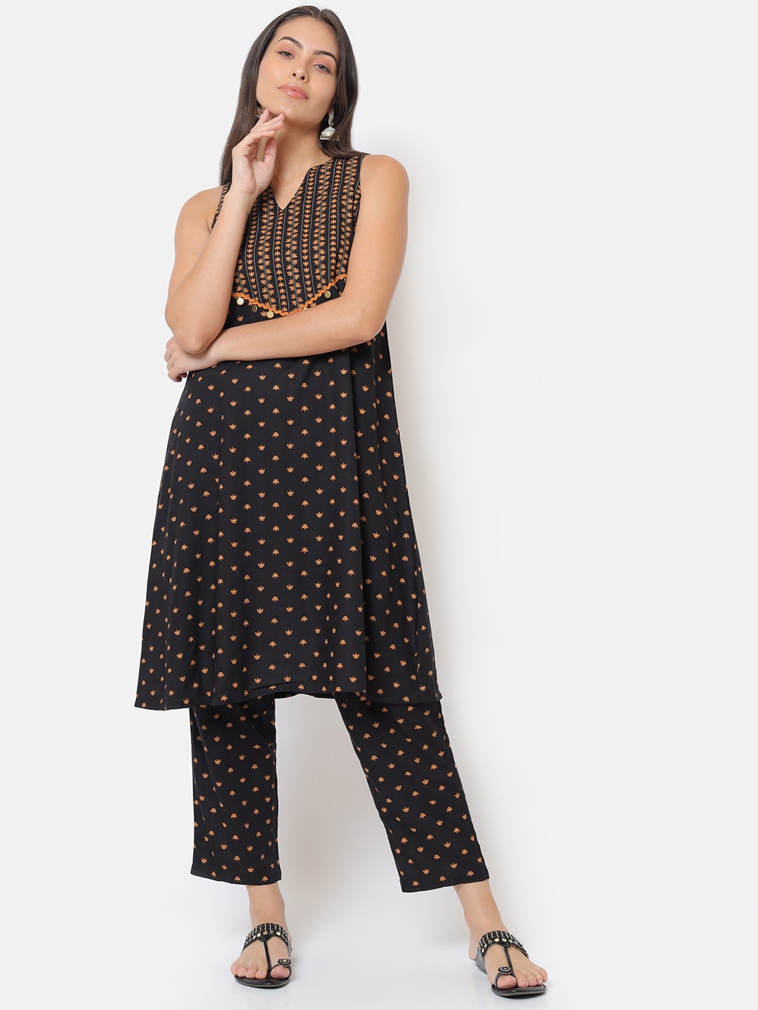 

Saaki Women Black Floral Printed Kurta