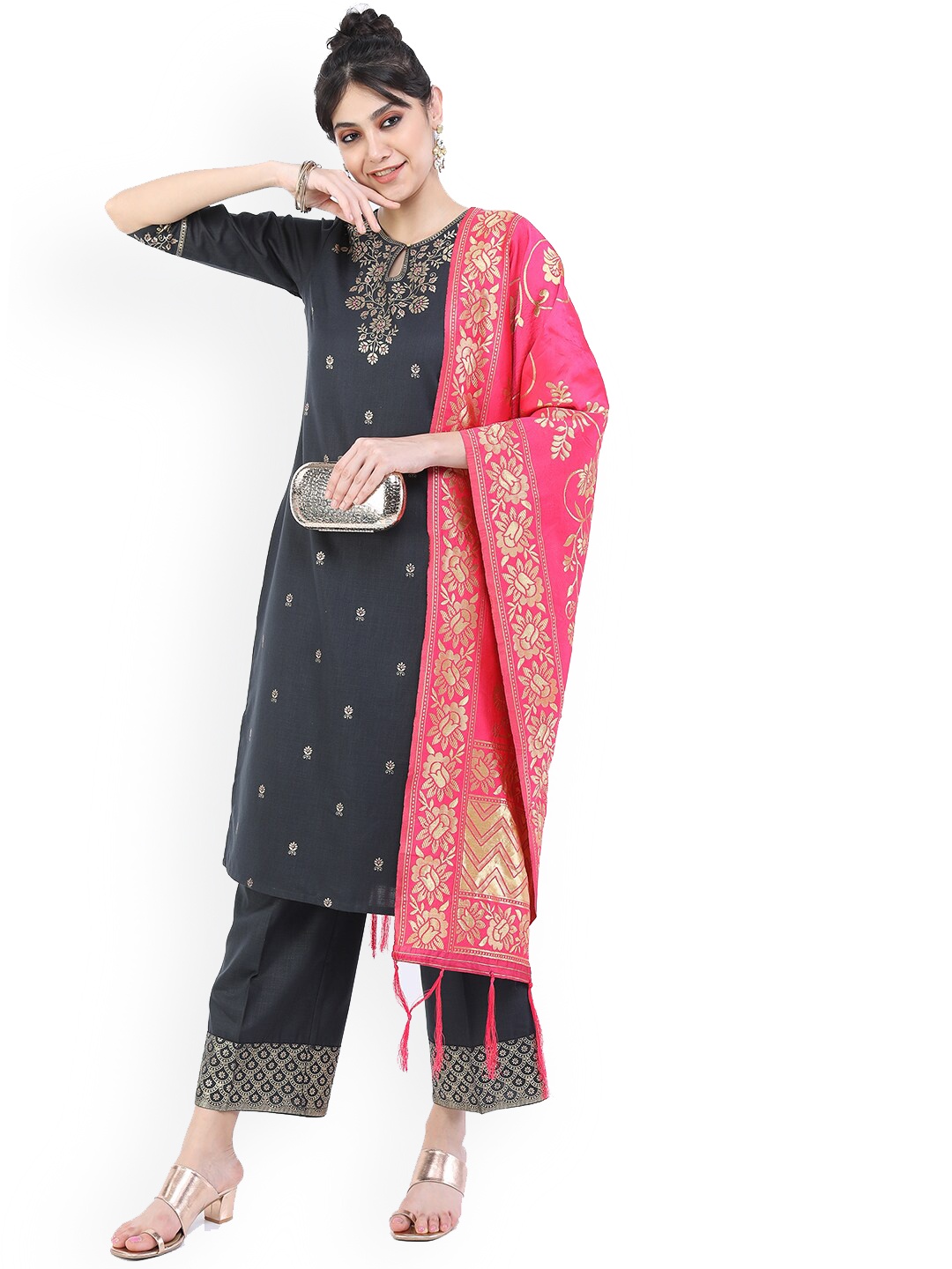 

Vishudh Women Green Floral Kurta with Palazzos