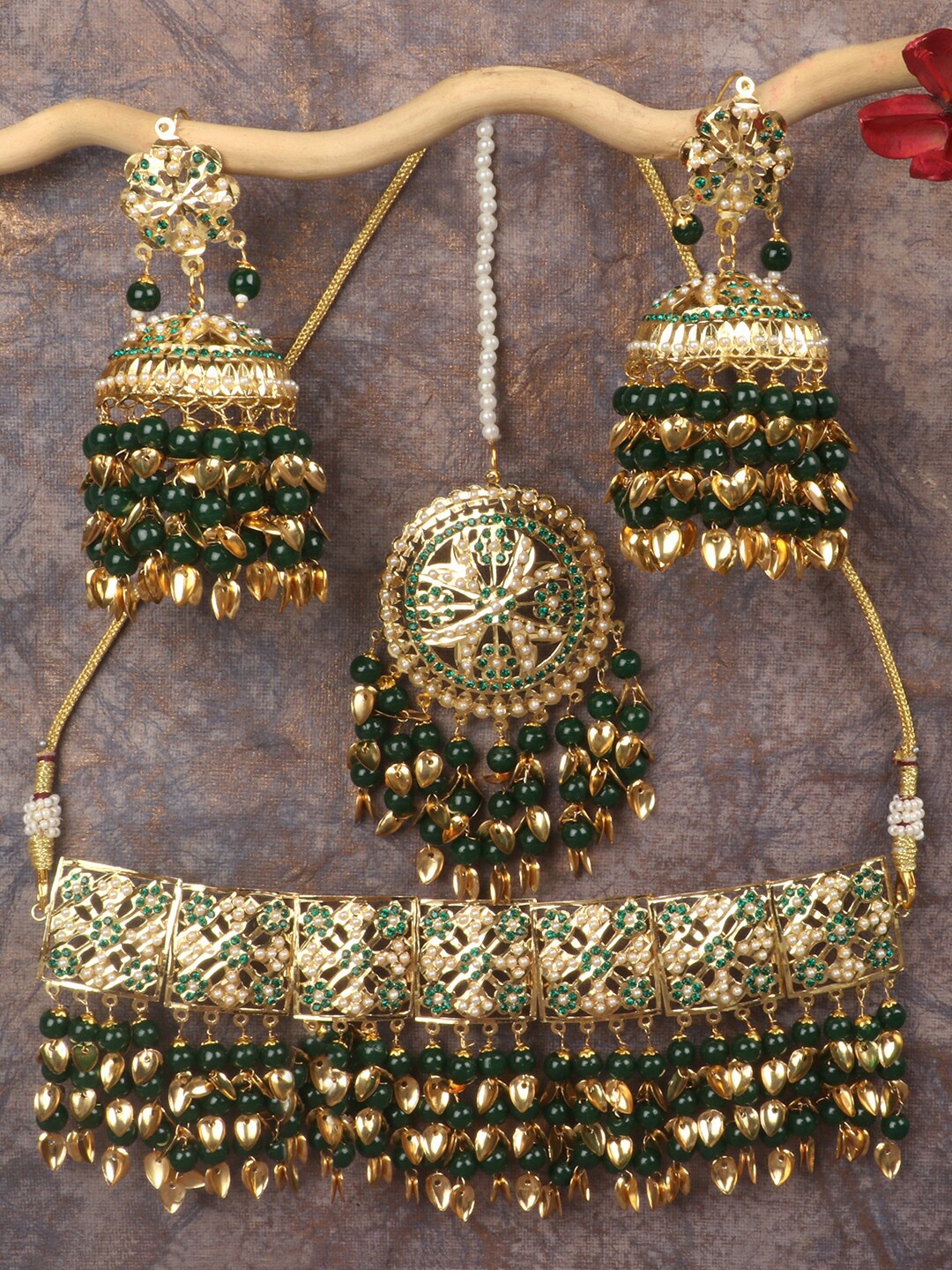 

JEWELS GEHNA Woman Green & Gold Plated Polki Chokers With Jhumkas and Maangtika