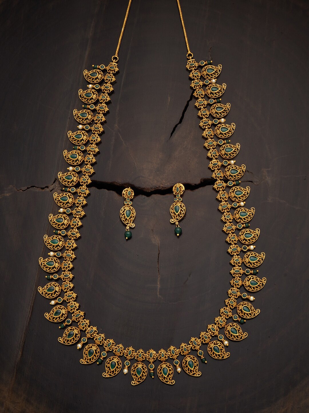 

Kushal's Fashion Jewellery Women Green Gold-Plated Antique Jewellery Set