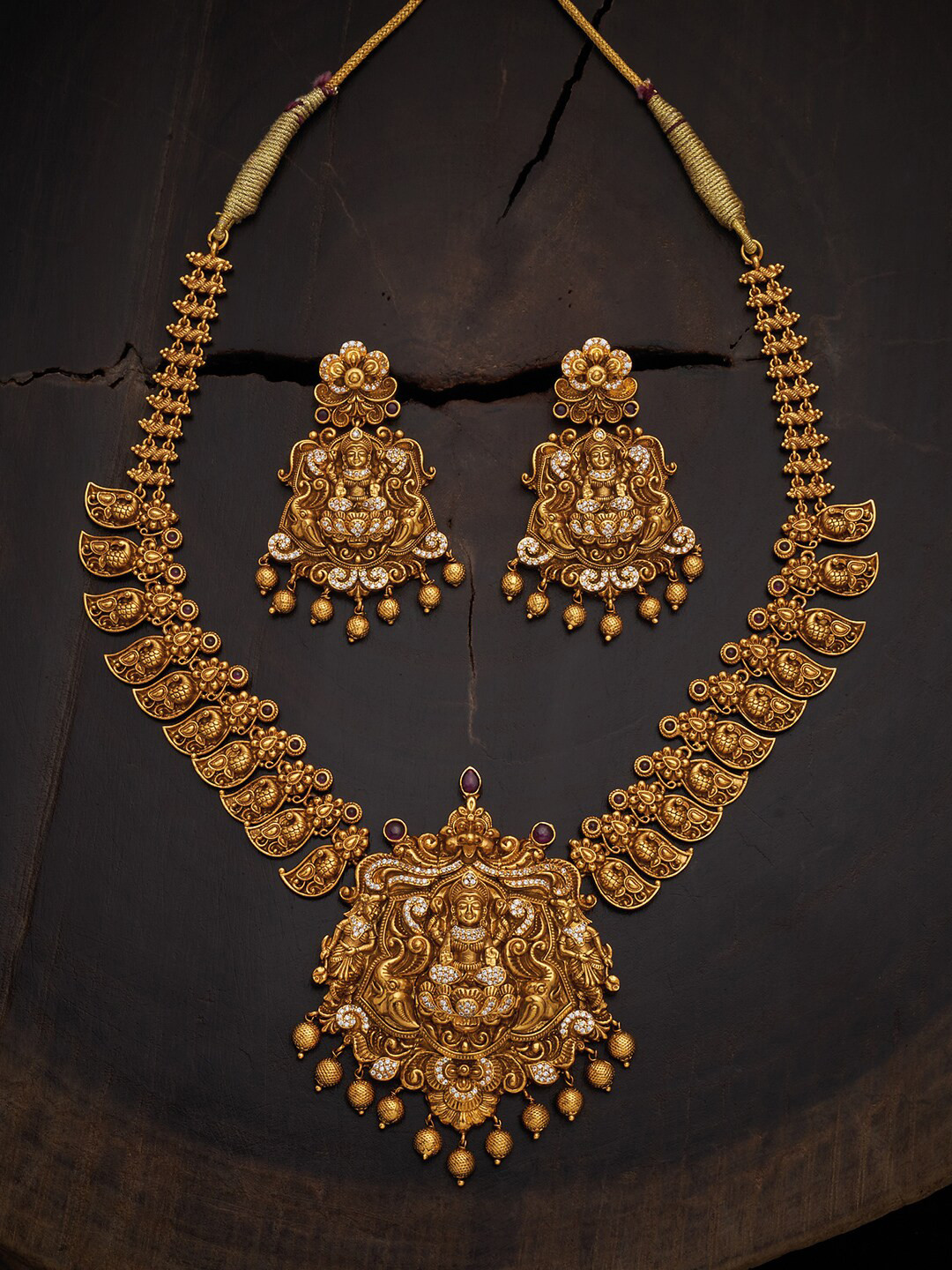 

Kushal's Fashion Jewellery Green & Gold-Toned Studded Antique Jewellery Set