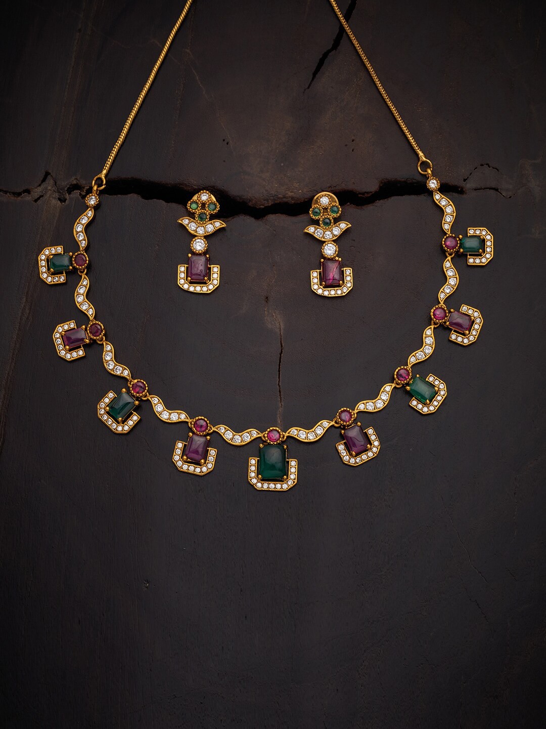 

Kushal's Fashion Jewellery Women Red & Green Gold-Plated Antique Jewellery Set