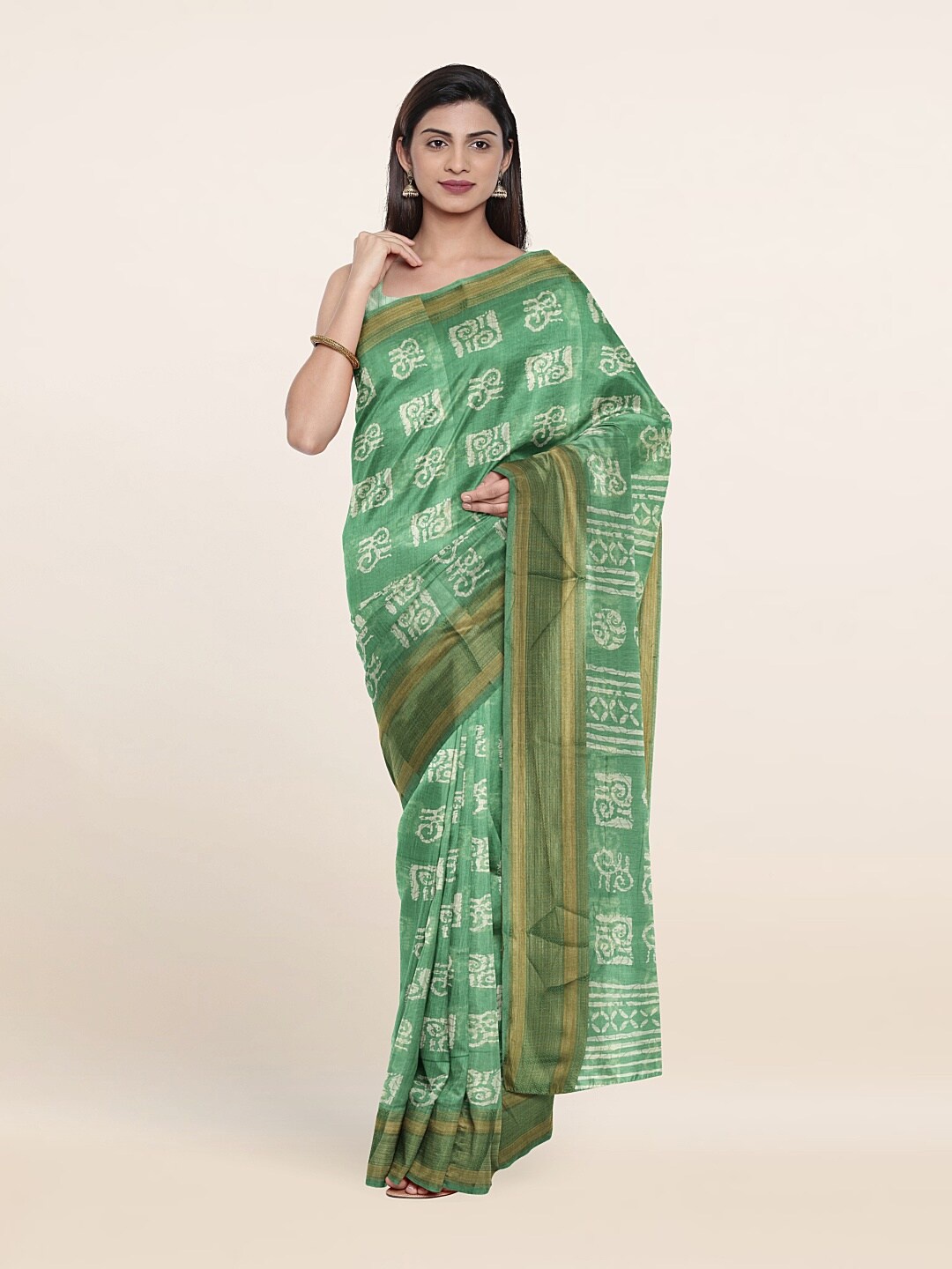 

Pothys Green & White Ethnic Motifs Cotton Saree