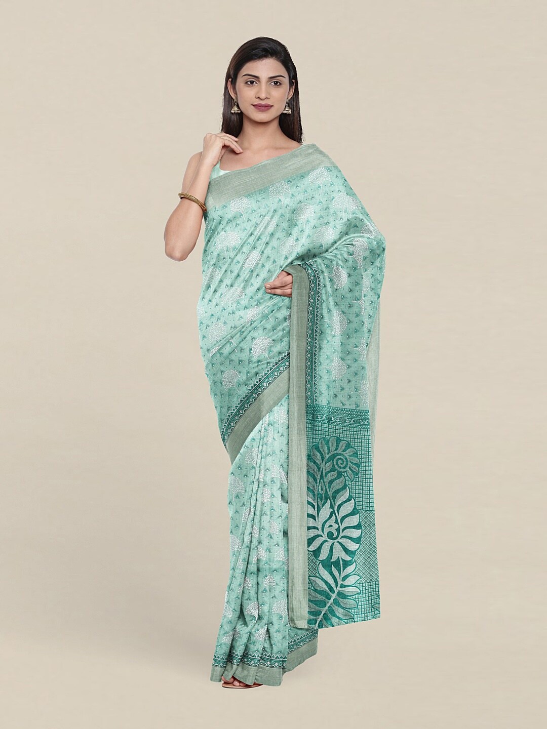 

Pothys Green & White Floral Zari Cotton Blend Saree