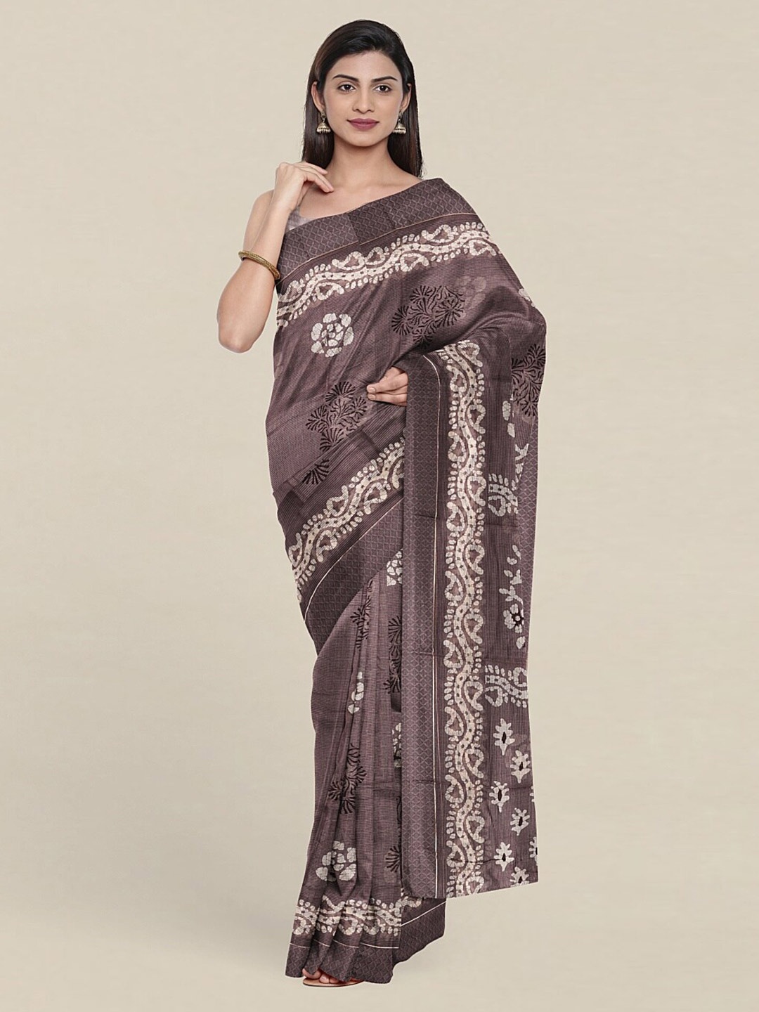 

Pothys Grey & White Floral Printed Saree
