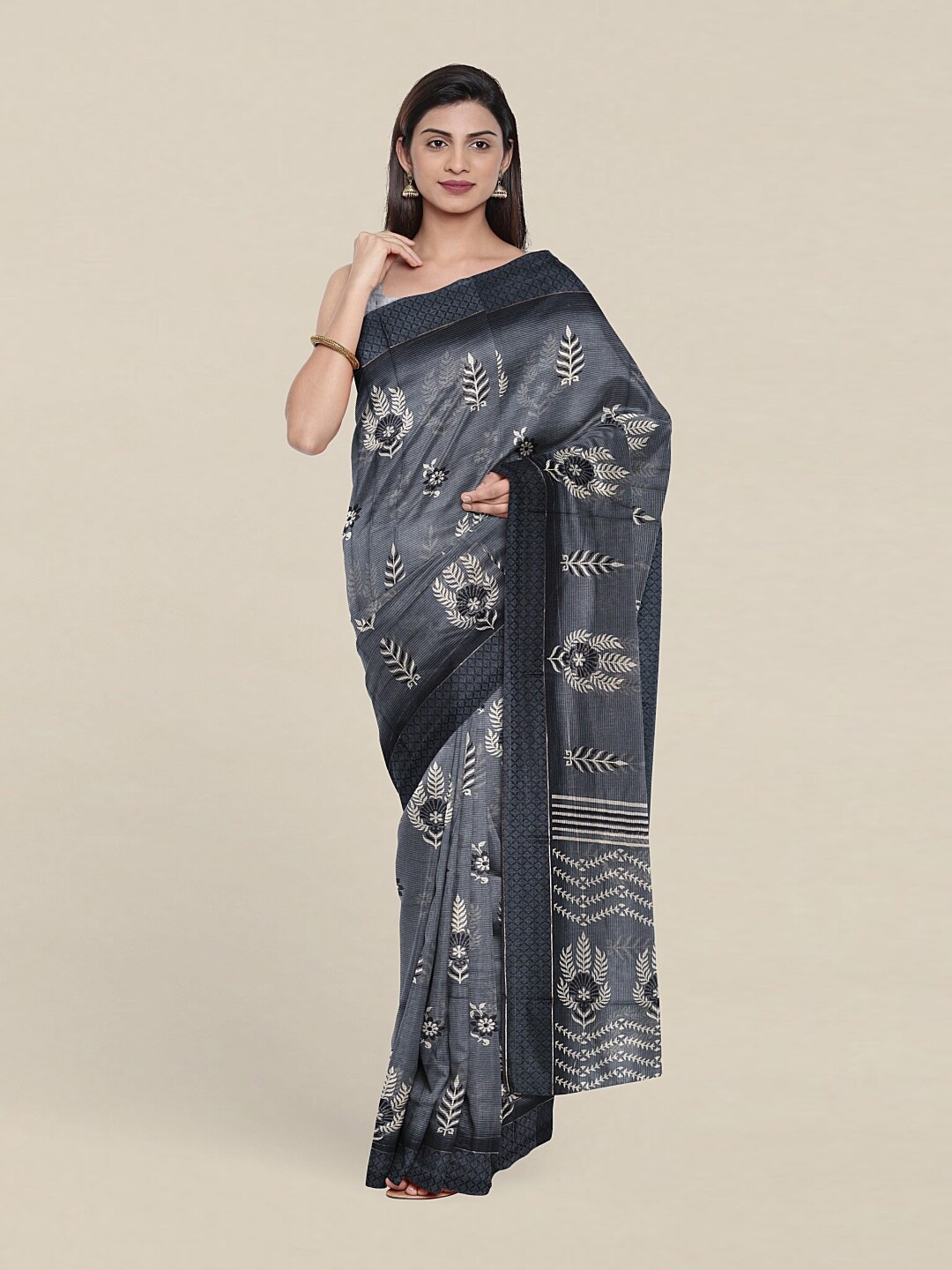 

Pothys Grey & White Ethnic Motifs Printed Cotton Blend Saree