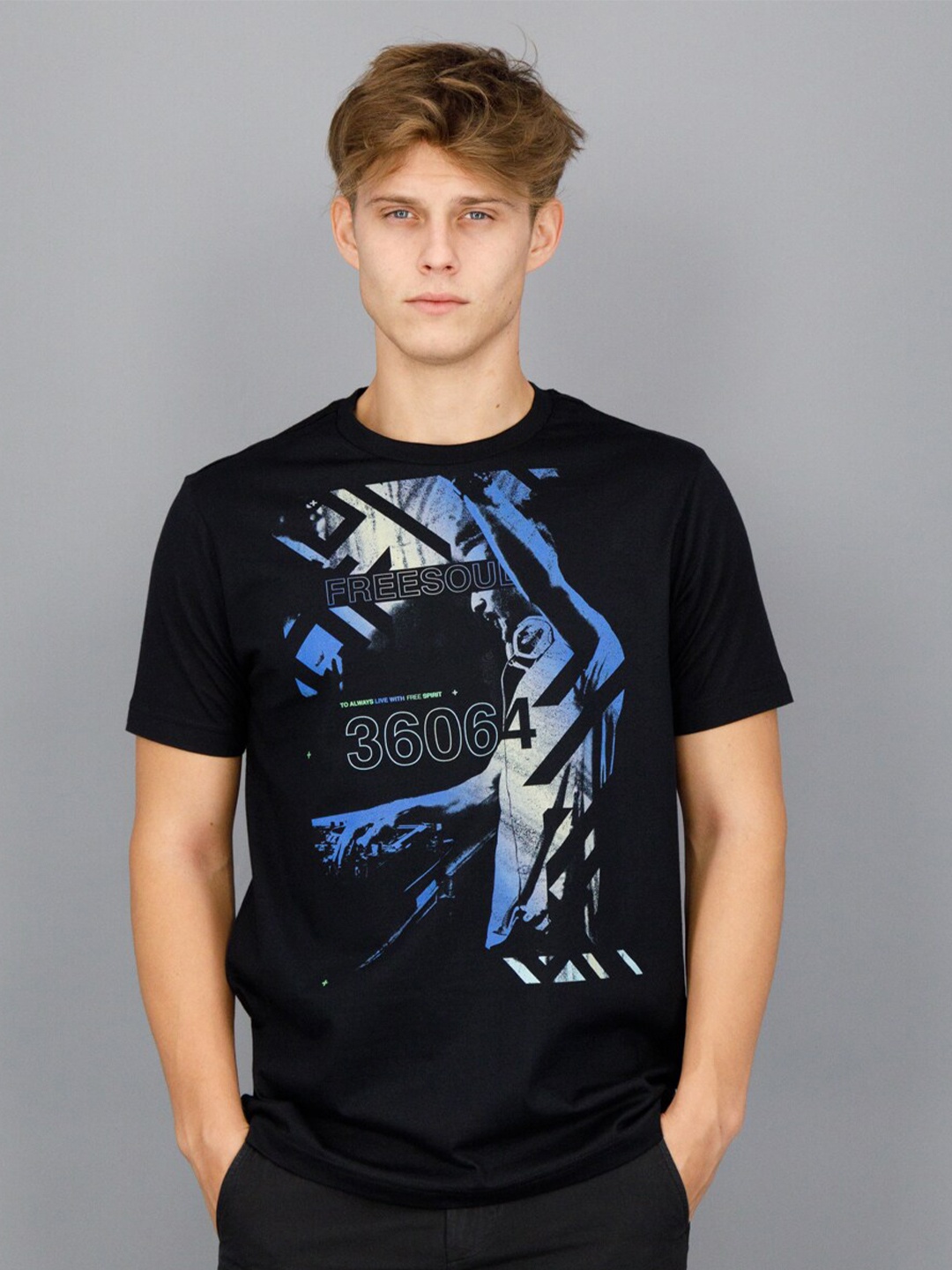 

FREESOUL Men Black & Blue Printed Cotton T-shirt