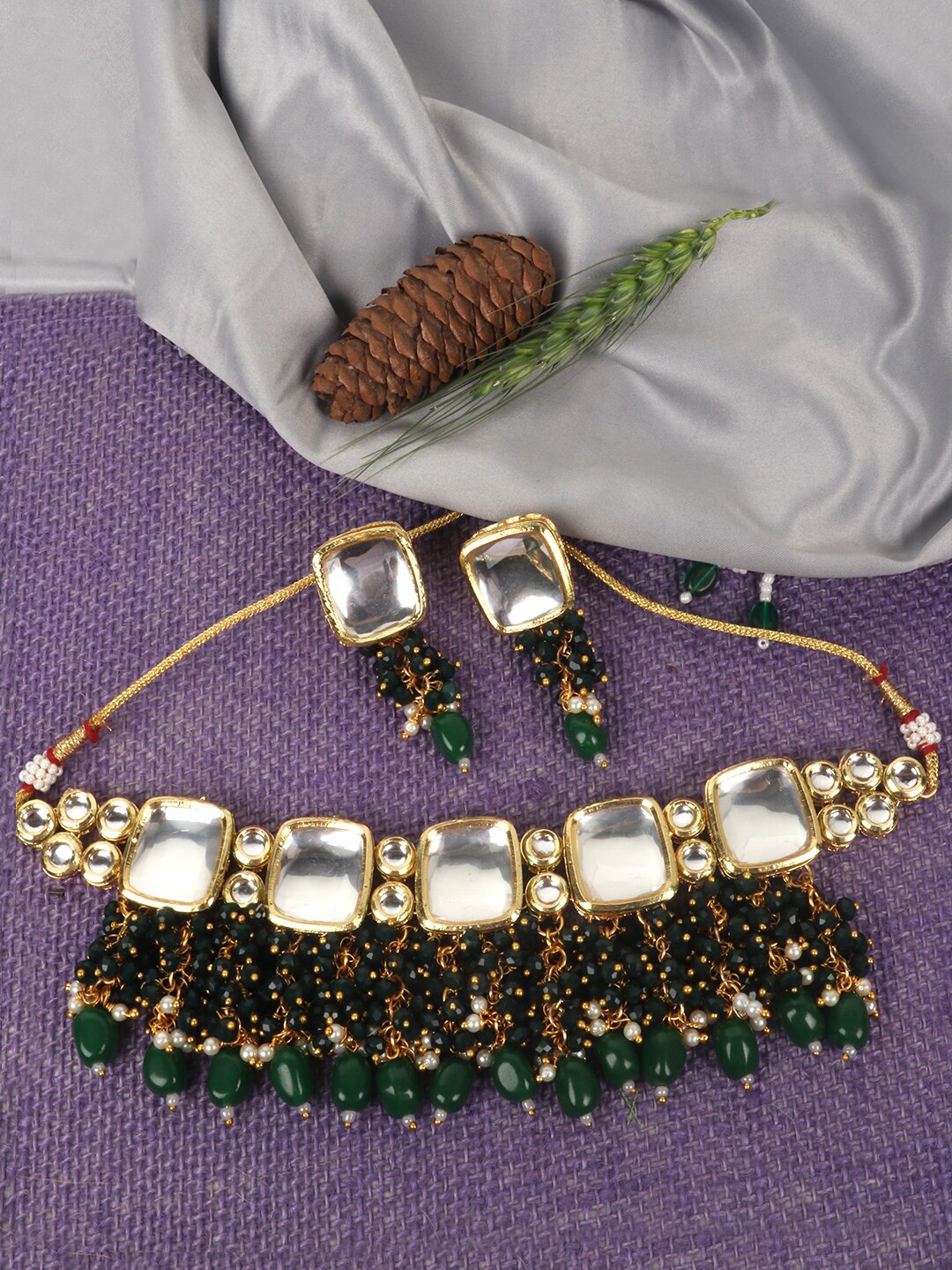 

JEWELS GEHNA Gold-Plated Gold-Toned Green Kundan Studded Jewellery Set