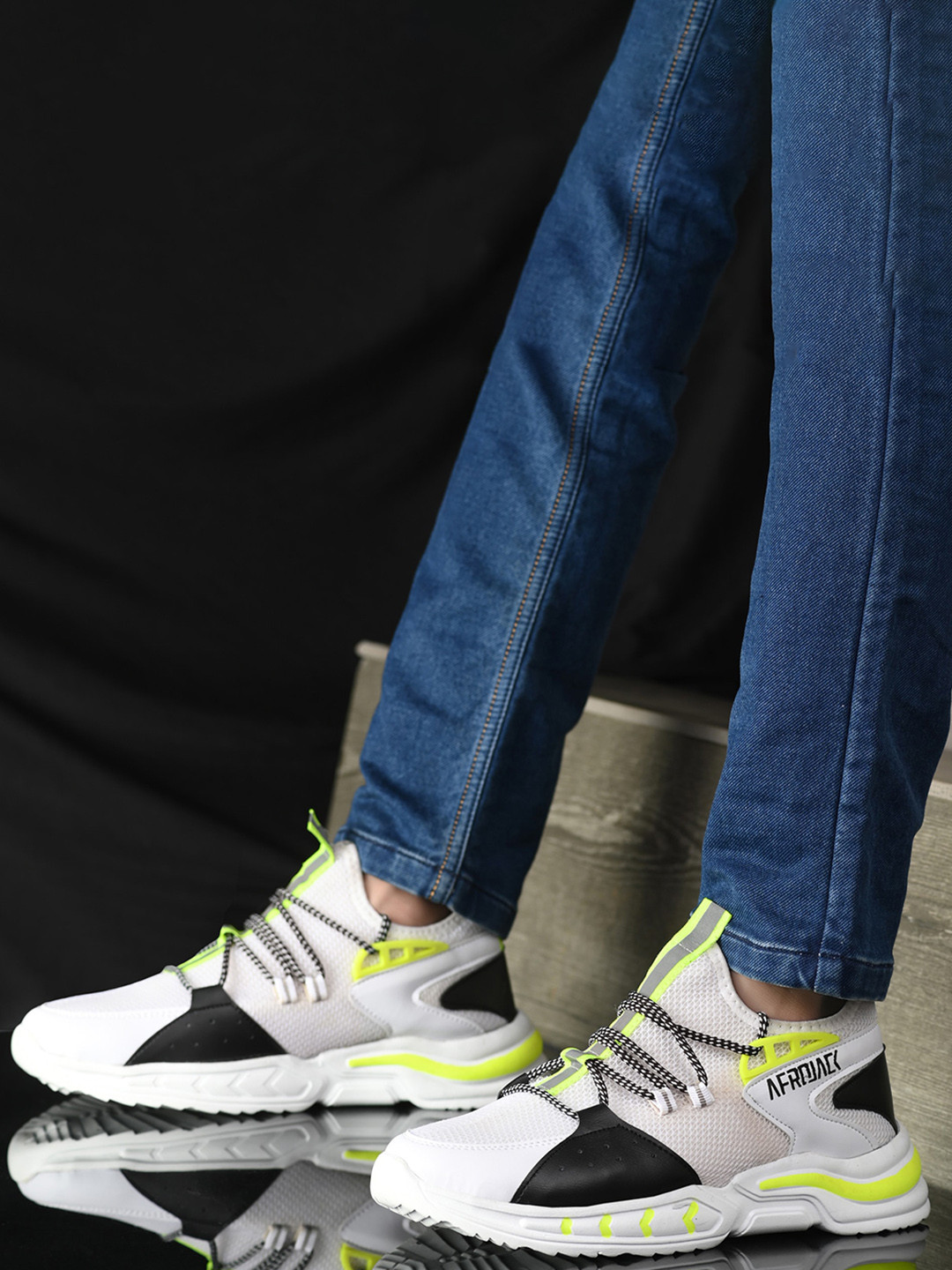 

AfroJack Men Colourblocked Lace Ups Sneakers, White