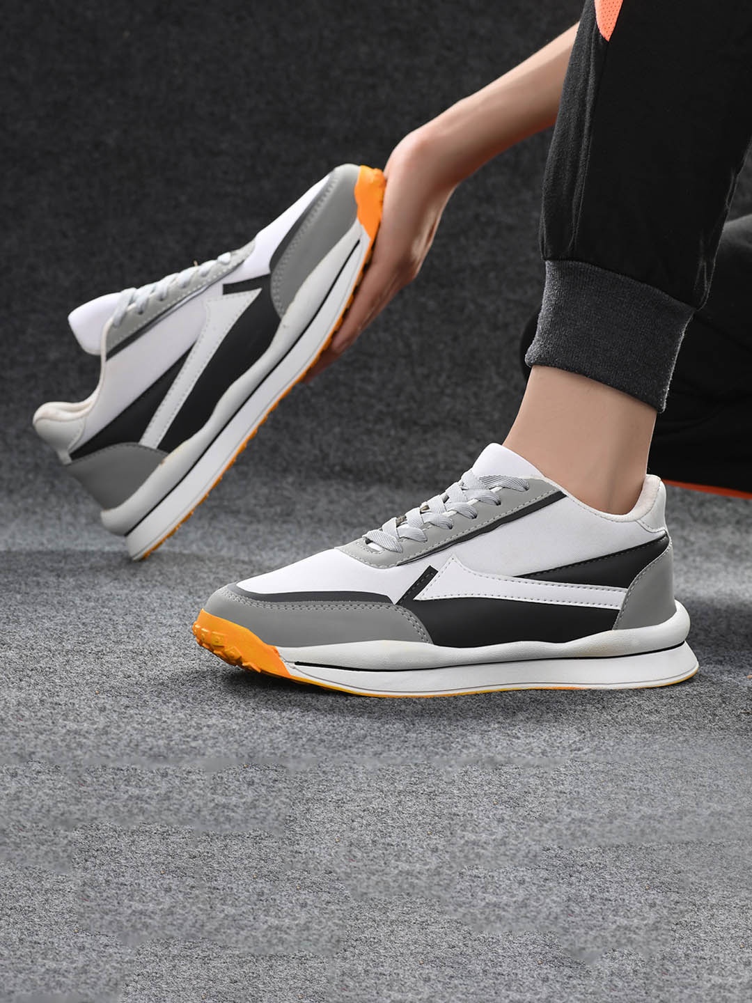 

AfroJack Men White Colourblocked Sneakers