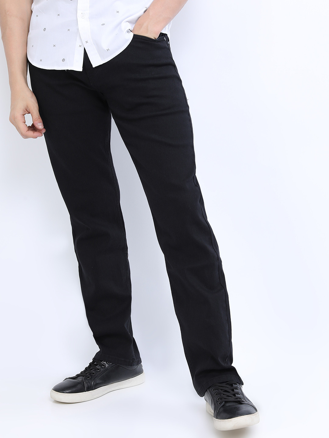 

HIGHLANDER Men Black Straight Fit Low Distress Stretchable Jeans