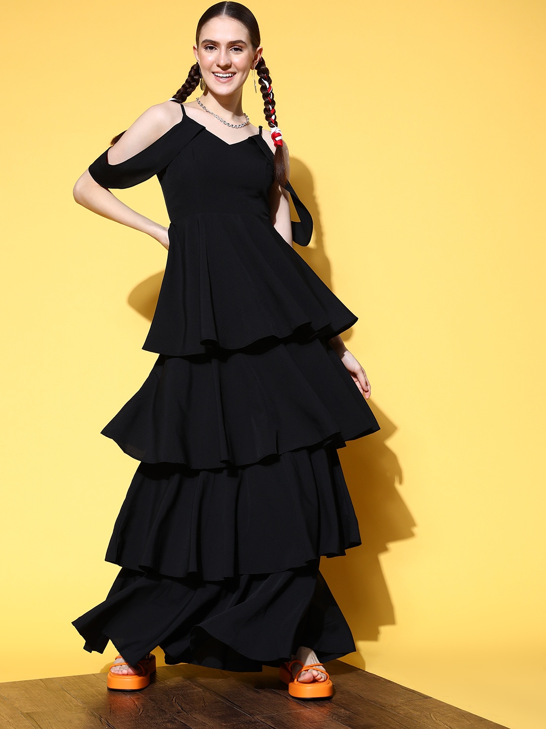 

Berrylush Women Classy Black Solid Vacay Attire