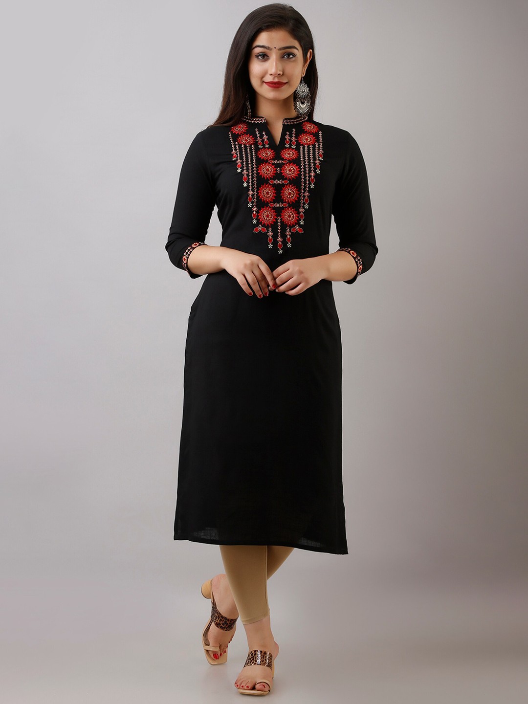 

NITVAN Women Black Embroidered Kurta