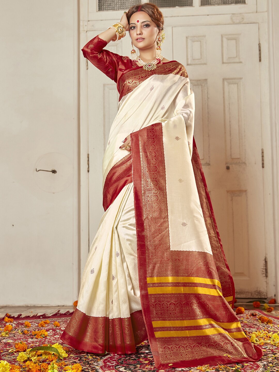 

Mitera Off White & Red Ethnic Motifs Zari Silk Blend Banarasi Saree