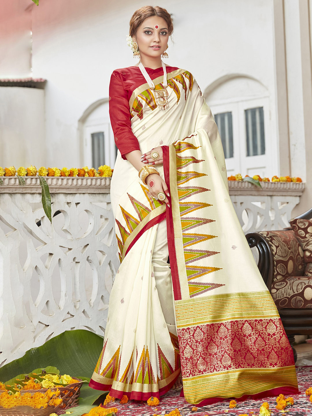 

Mitera Off White & Gold-Toned Ethnic Motifs Zari Silk Blend Banarasi Saree