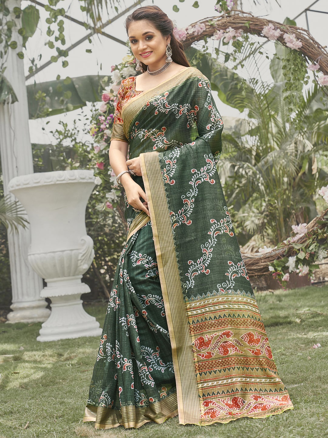 

Mitera Green & Gold-Toned Ethnic Motifs Silk Blend Bagru Saree