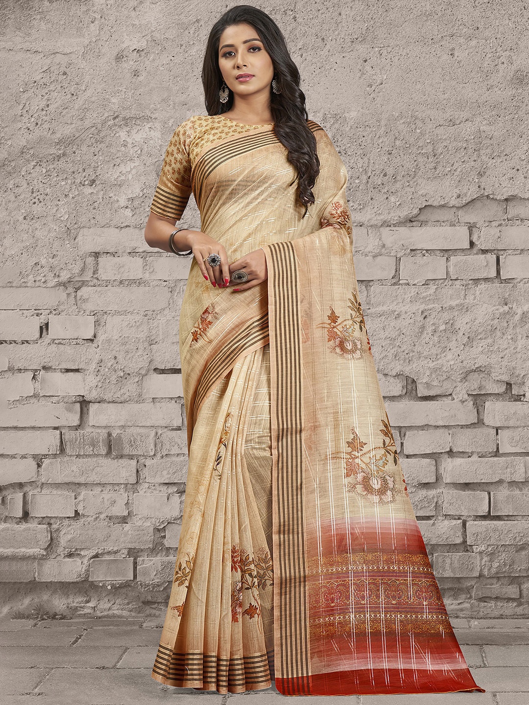 

Mitera Cream-Coloured & Red Floral Silk Blend Banarasi Saree