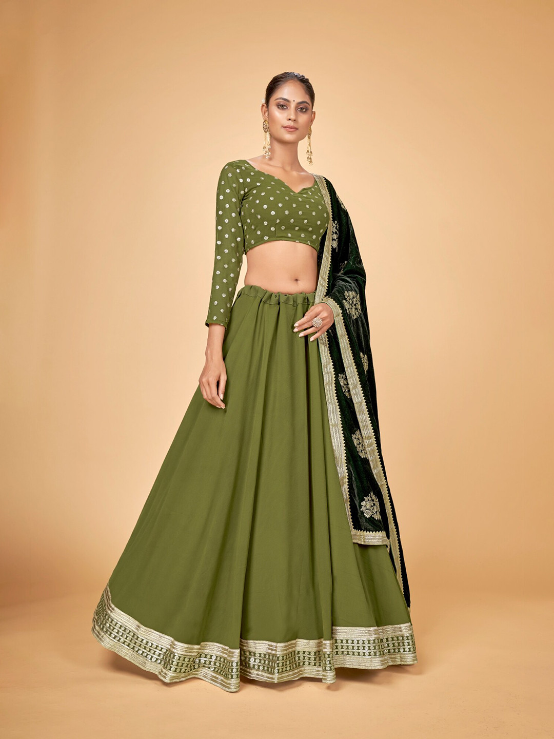 

Cloth's Villa Green & Gold-Toned Embroidered Sequinned Semi-Stitched Lehenga & Unstitched Blouse With