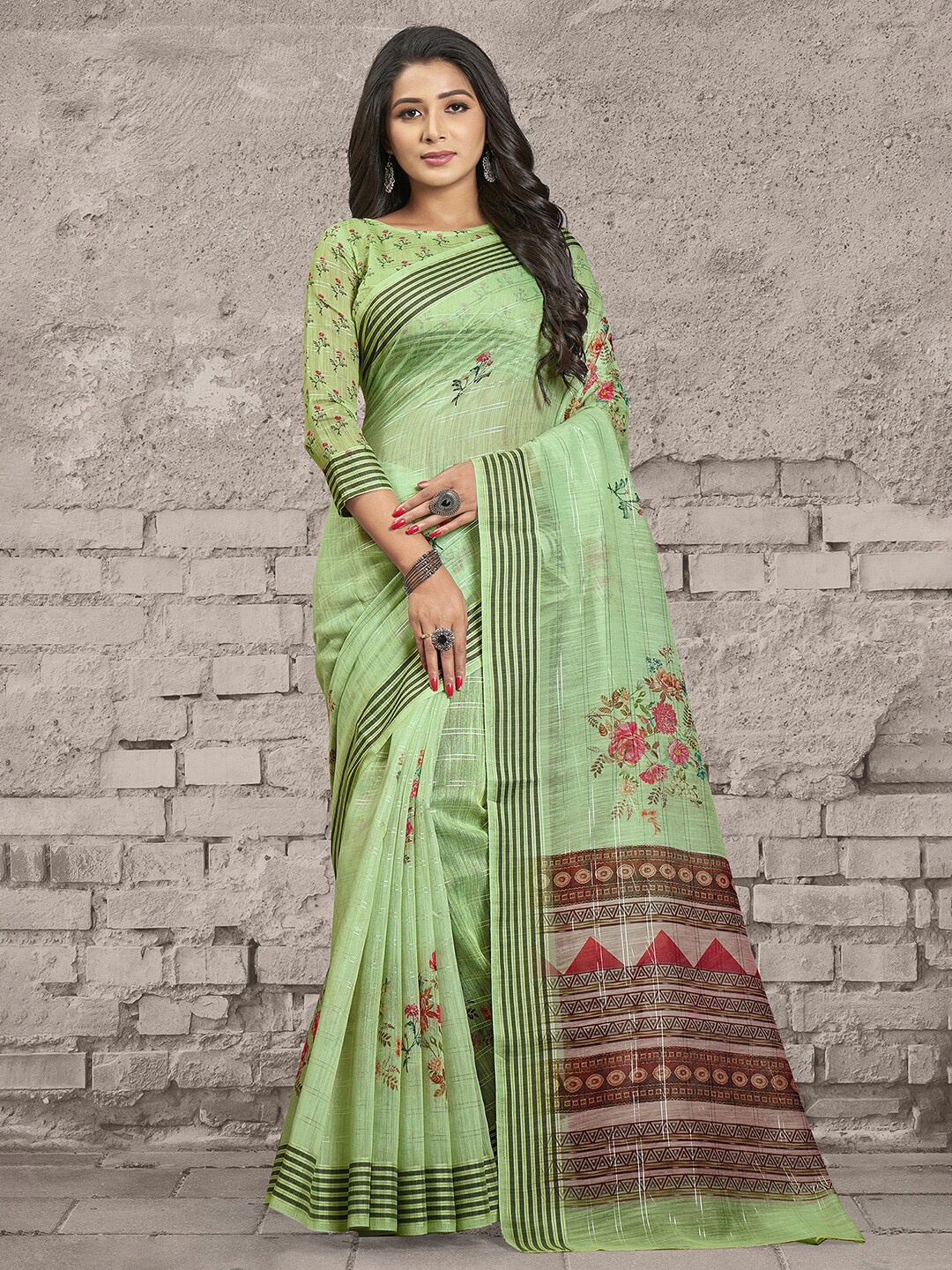 

Saree mall Green & Red Floral Banarasi Sarees