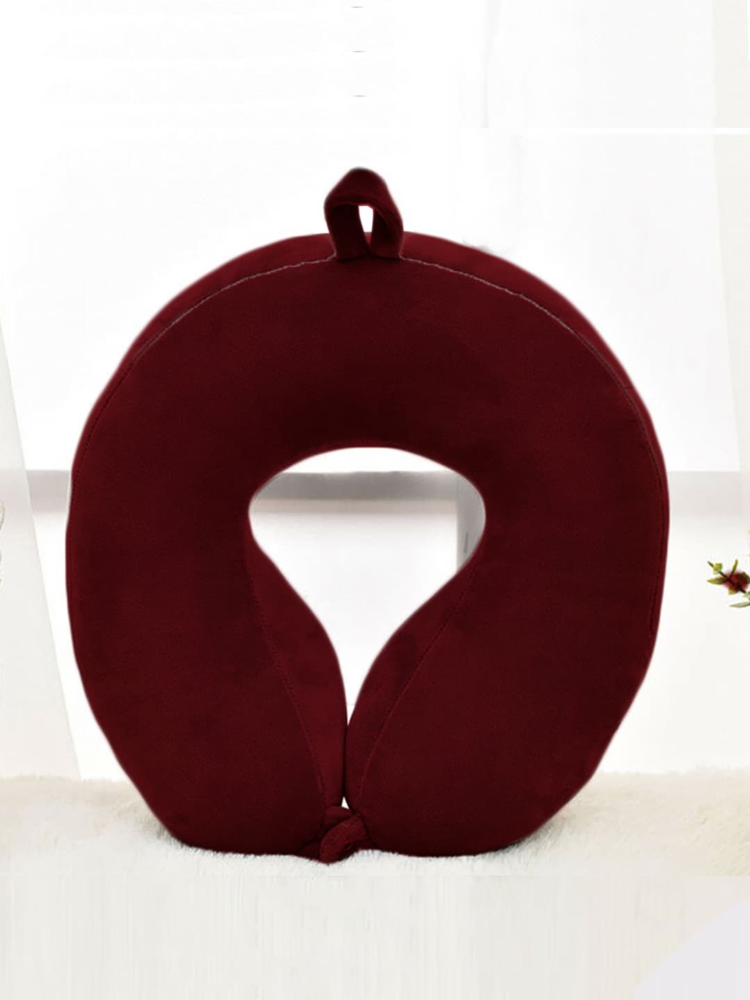 

AVI Maroon Solid Microfiber Travel Neck Pillow