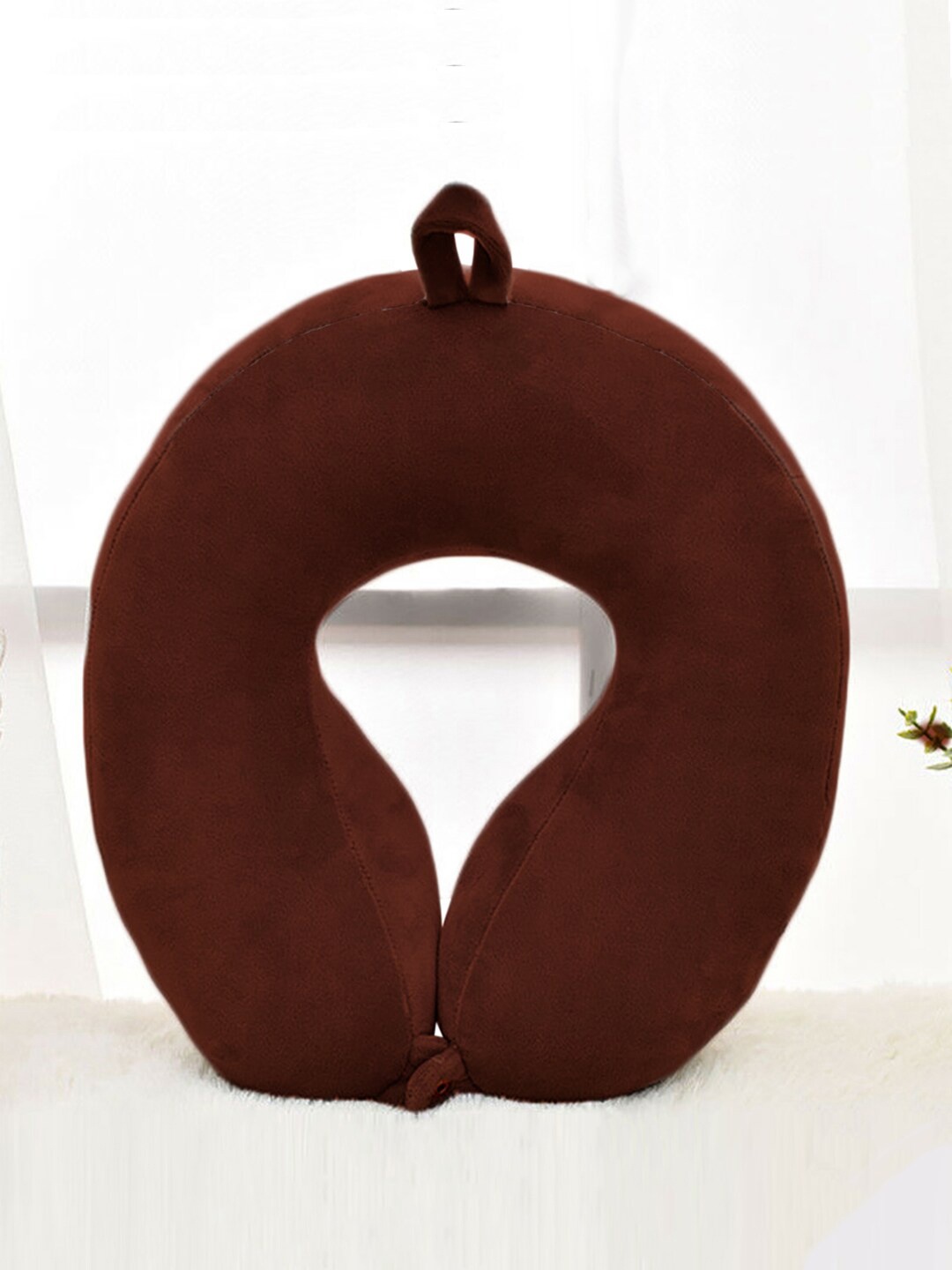

AVI Brown Solid Travel Neck Pillow