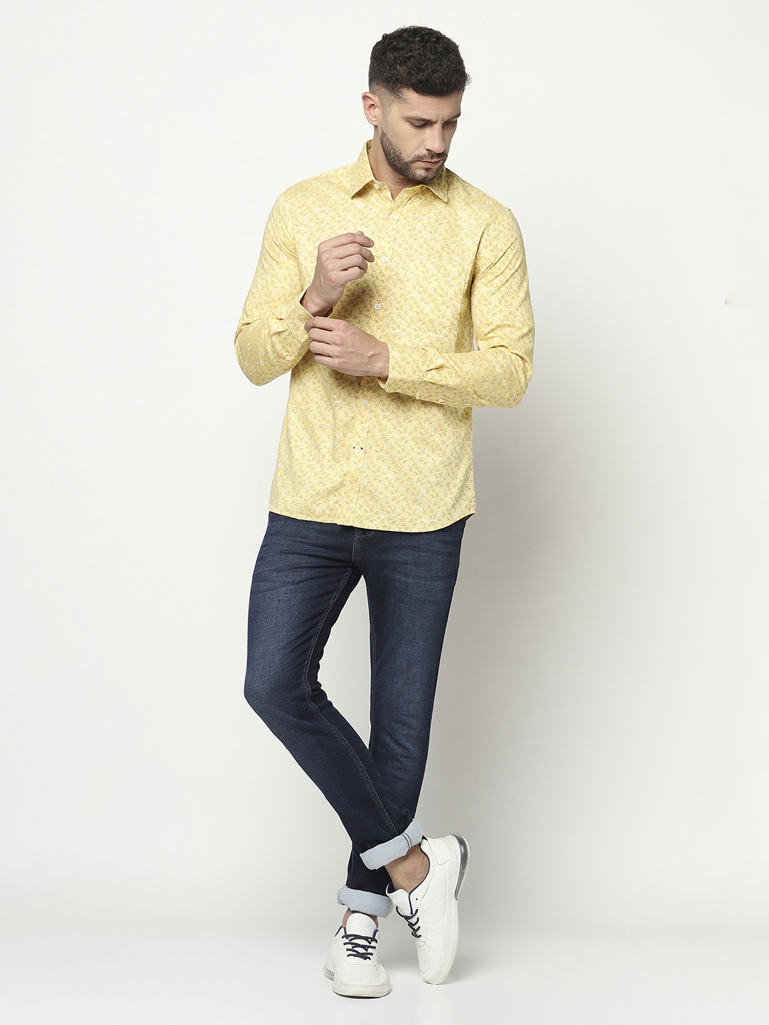 

Crimsoune Club Men Yellow Slim Fit Floral Printed Casual Shirt