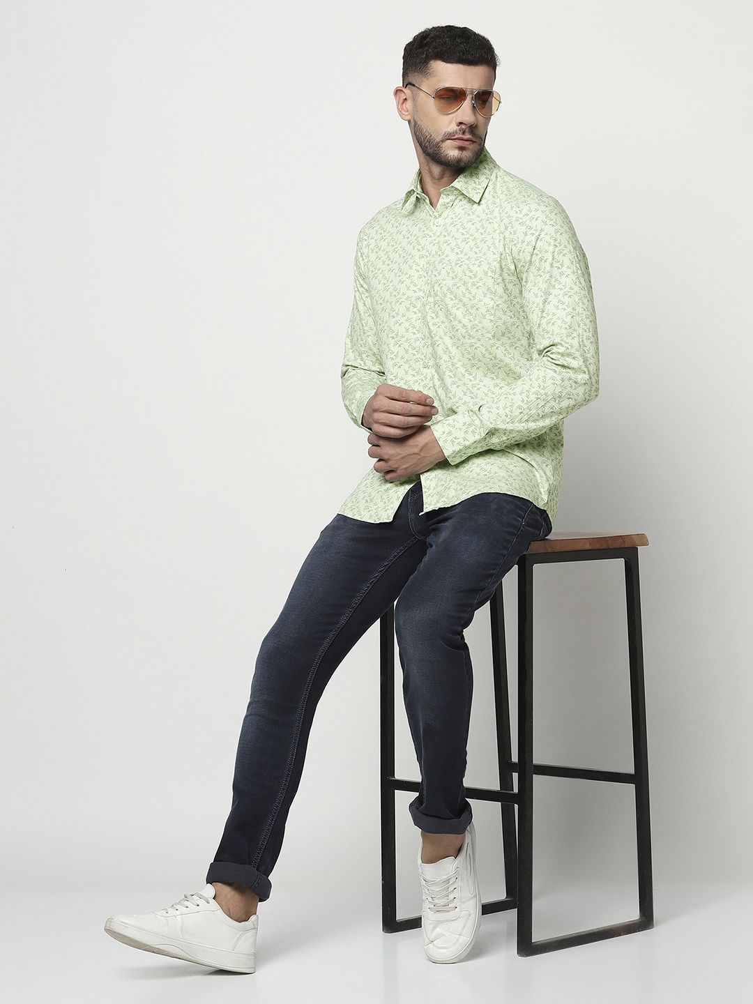 

Crimsoune Club Men Green Slim Fit Floral Printed Casual Shirt