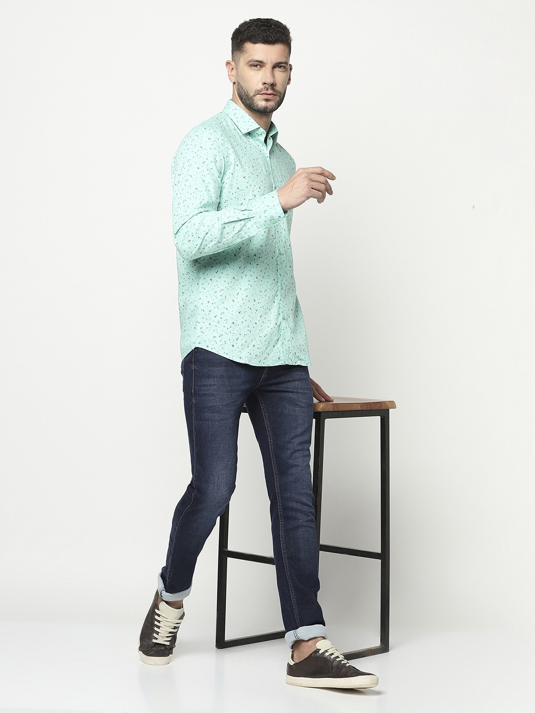 

Crimsoune Club Men Green Slim Fit Floral Printed Casual Shirt