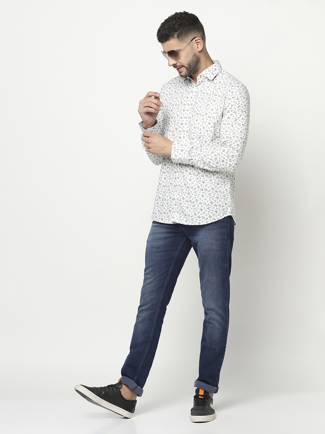 

Crimsoune Club Men White Slim Fit Floral Printed Casual Shirt