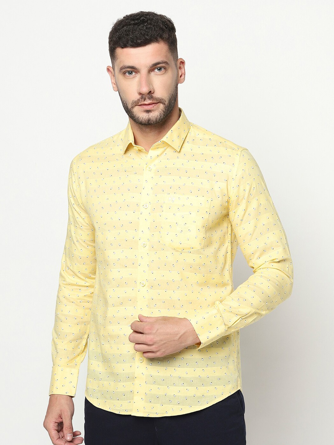 

Crimsoune Club Men Yellow Slim Fit Printed Casual Shirt
