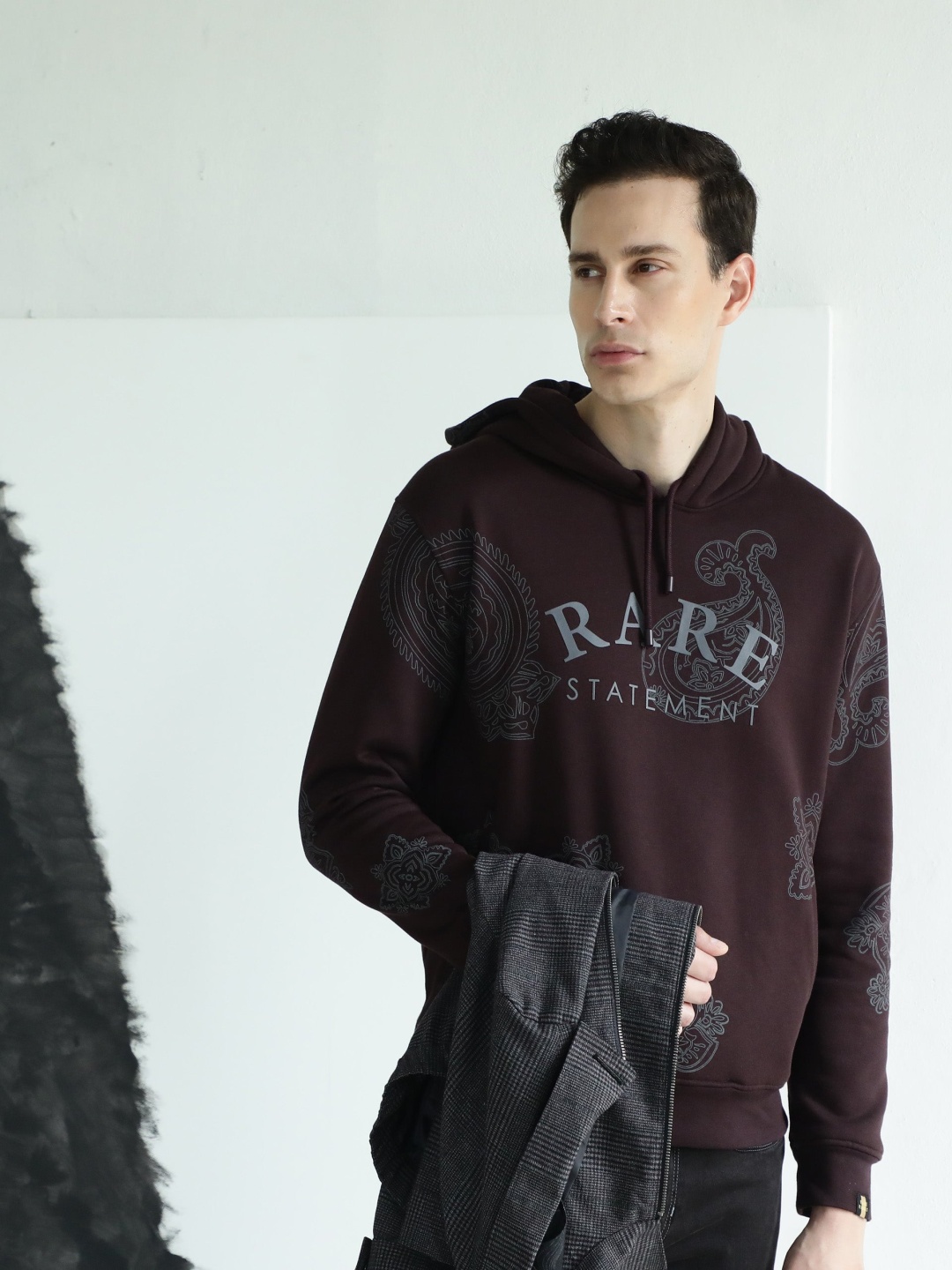 

RARE RABBIT Men Helio Slim Fit Printed Hooded Sweatshirt, Maroon