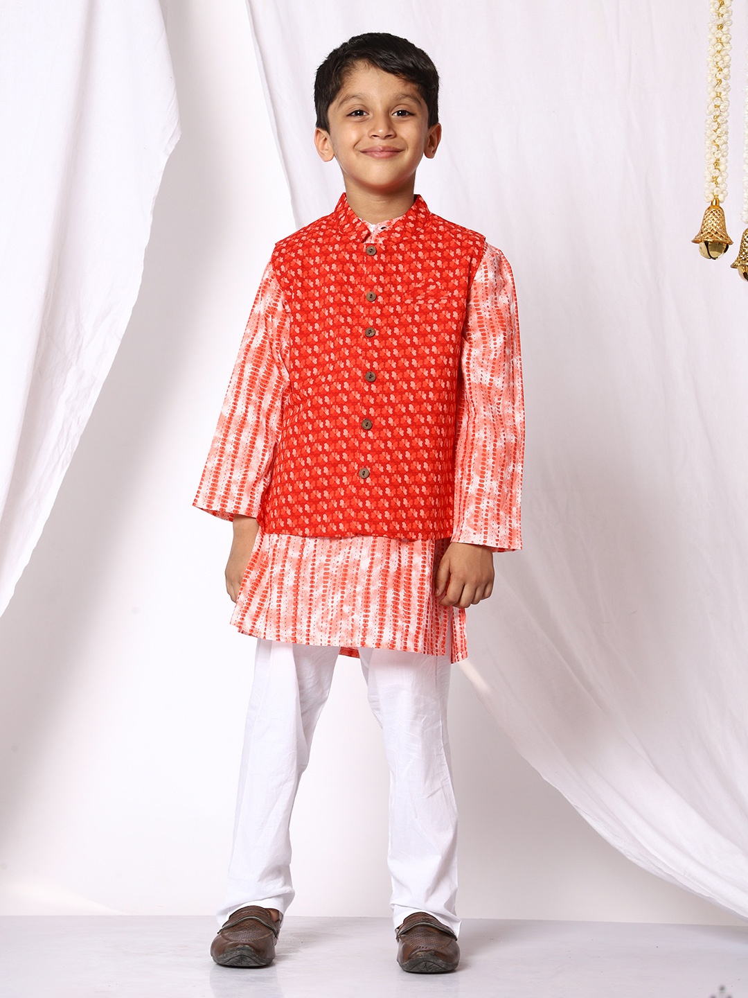 

Ka-mee Boys Red Printed Pure Cotton Kurta with Pyjamas