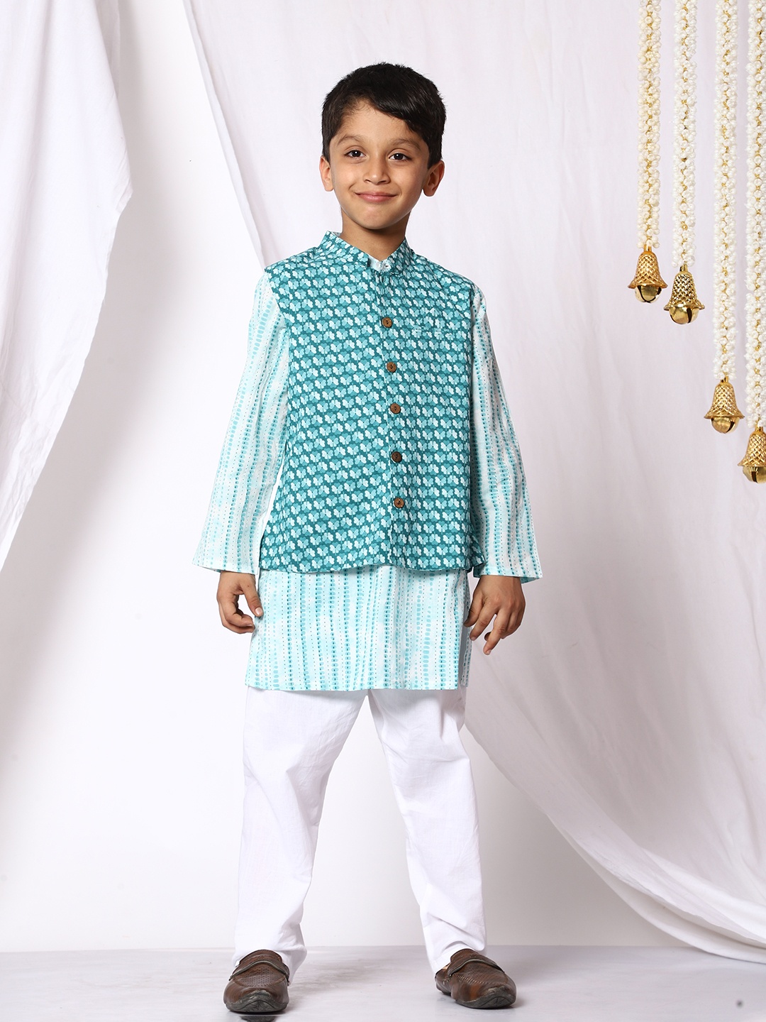 

Ka-mee Boys Blue Floral Printed Pure Cotton Kurta with Trousers