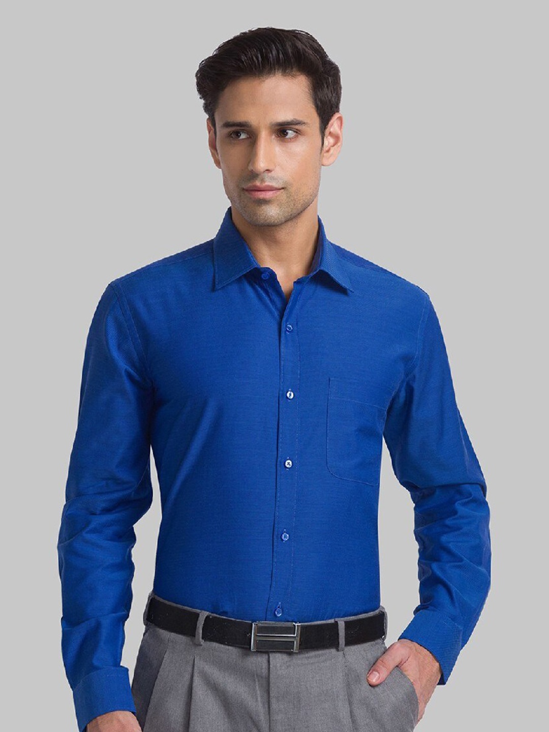 

Raymond Men Blue Solid Pure Cotton Slim Fit Casual Shirt