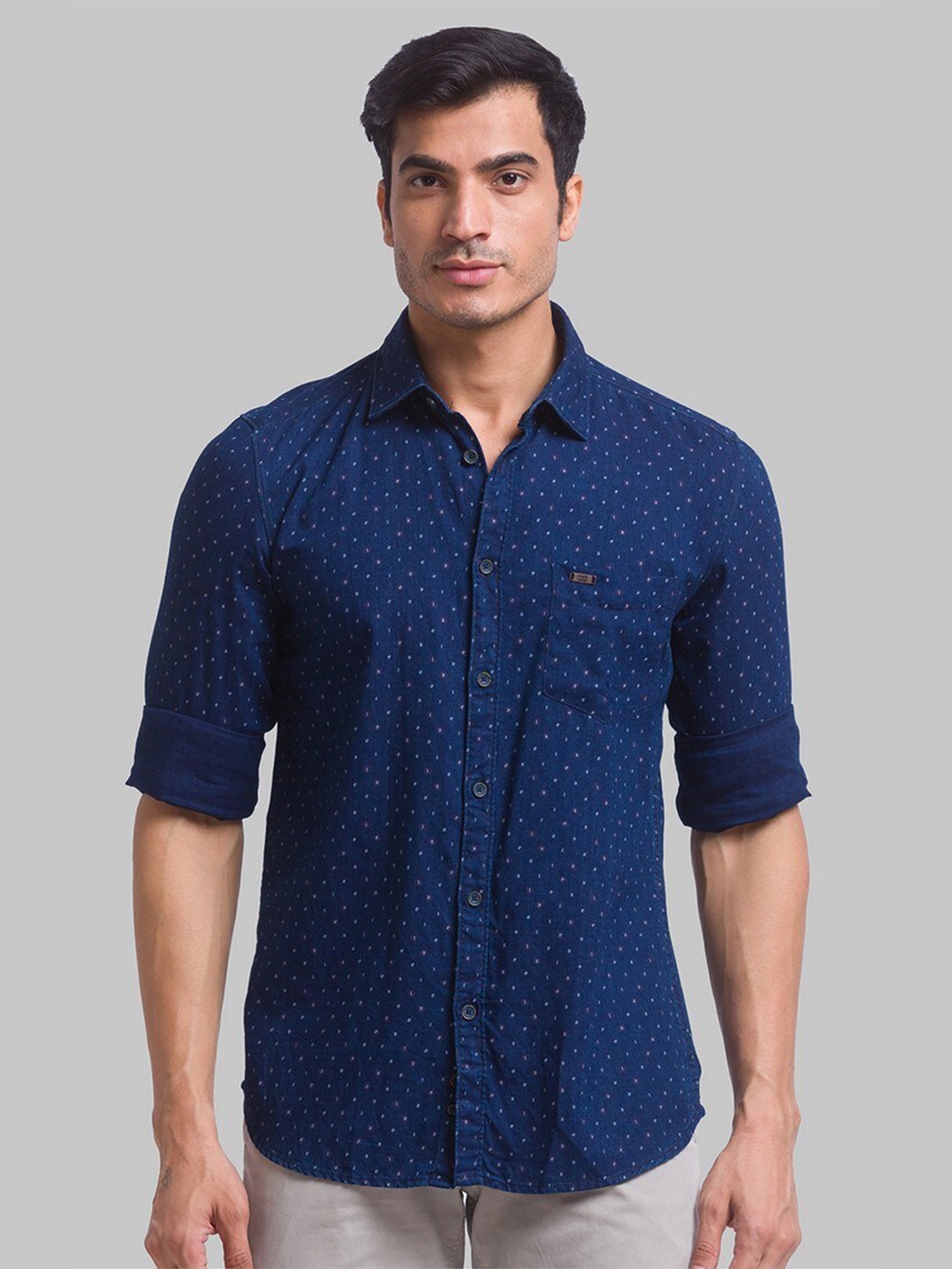 

Parx Men Blue Pure Cotton Printed Spread Collar Roll Up Sleeves Casual Shirt