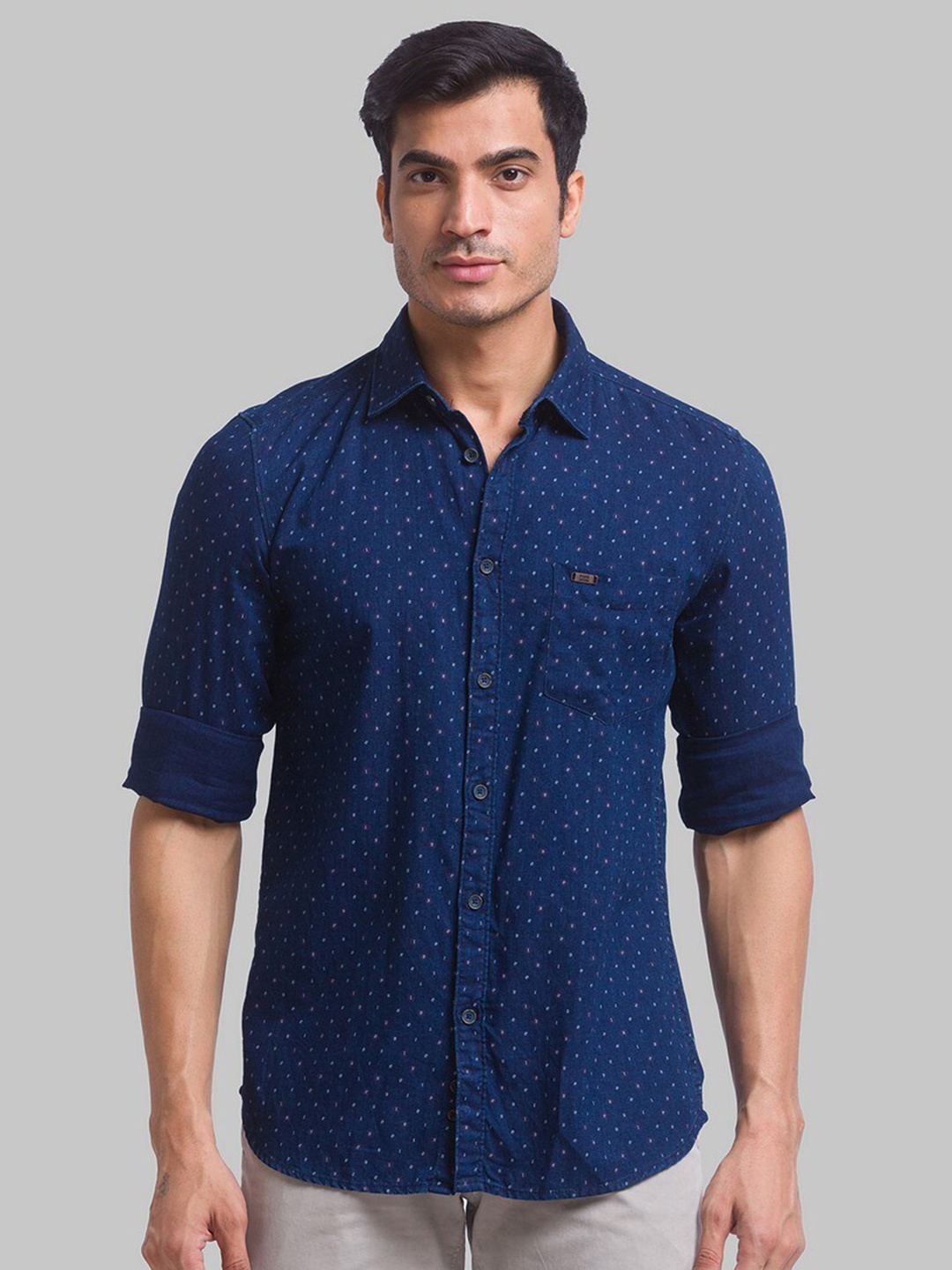 

Parx Men Blue Pure Cotton Printed Spread Collar Roll Up Sleeves Casual Shirt
