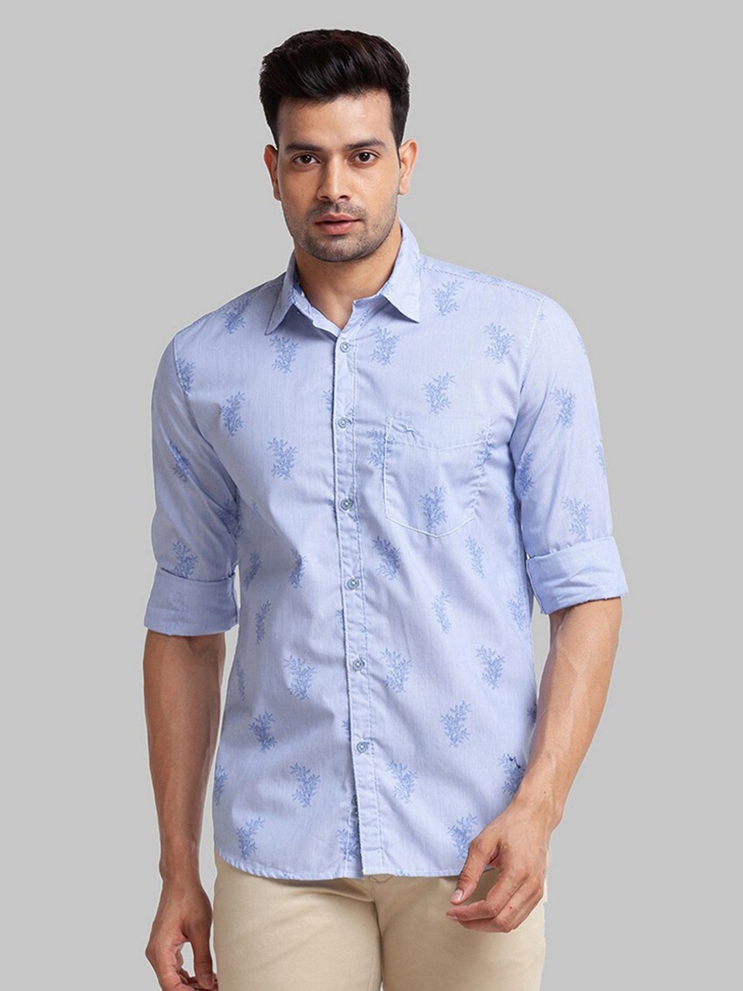 

Parx Men Blue Pure Cotton Floral Printed Spread Collar Roll Up Sleeves Casual Shirt