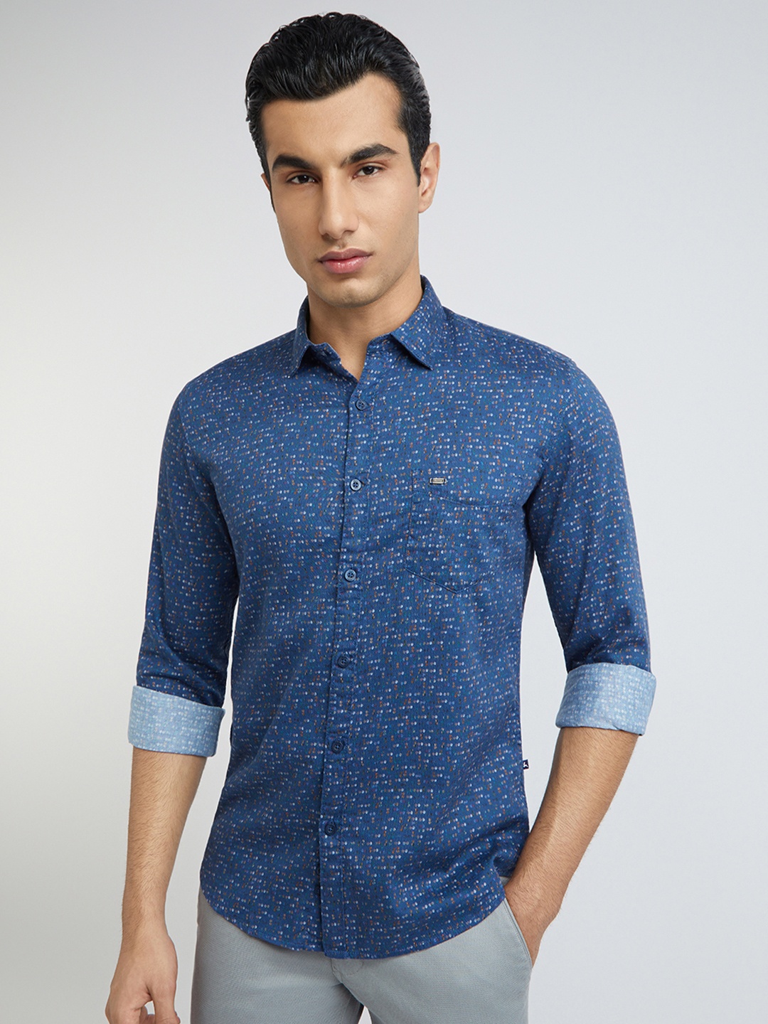 

Parx Men Blue Pure Cotton Printed Spread Collar Roll Up Sleeves Casual Shirt