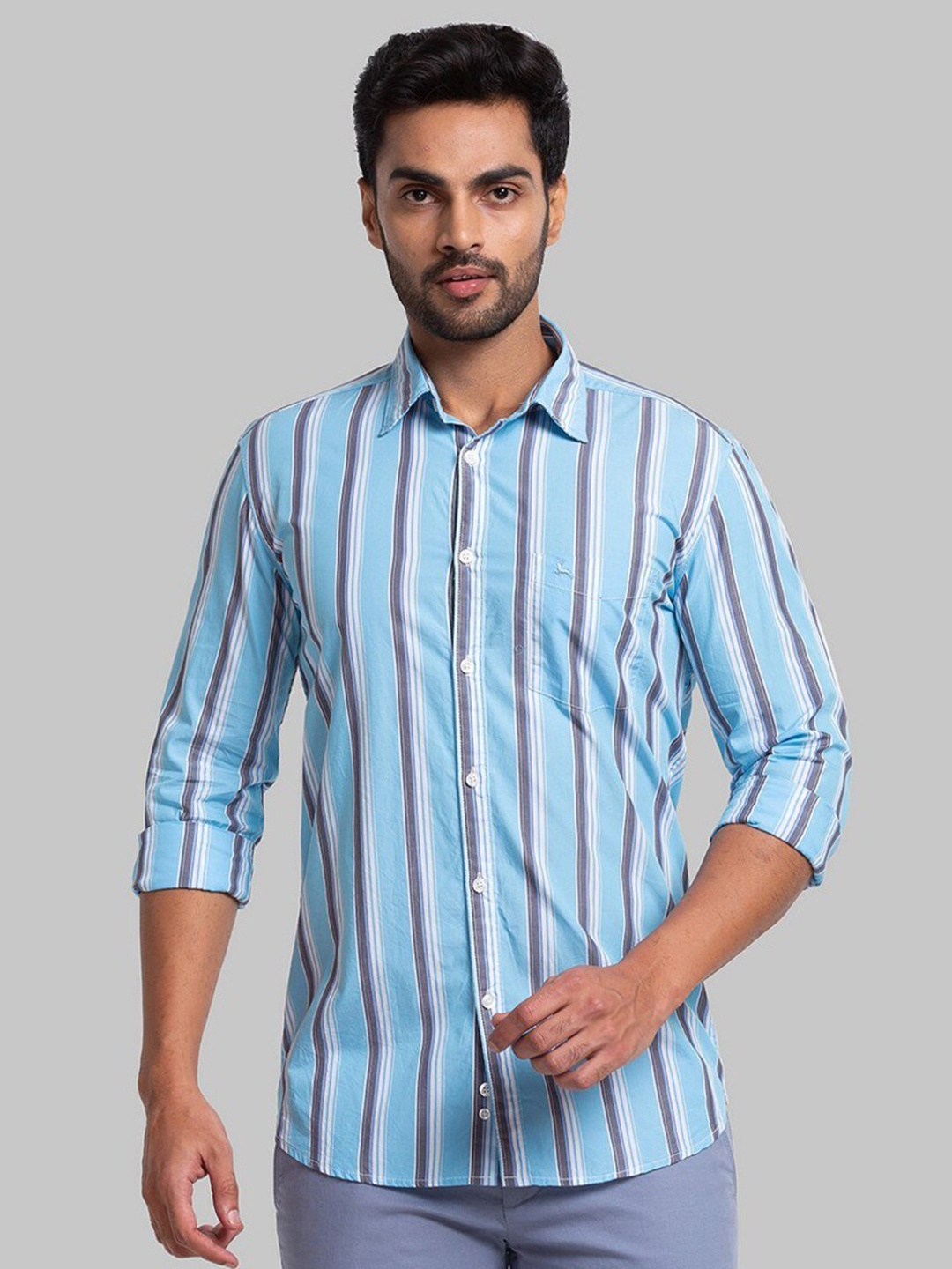 

Parx Men Blue Pure Cotton Striped Spread Collar Roll Up Sleeves Casual Shirt