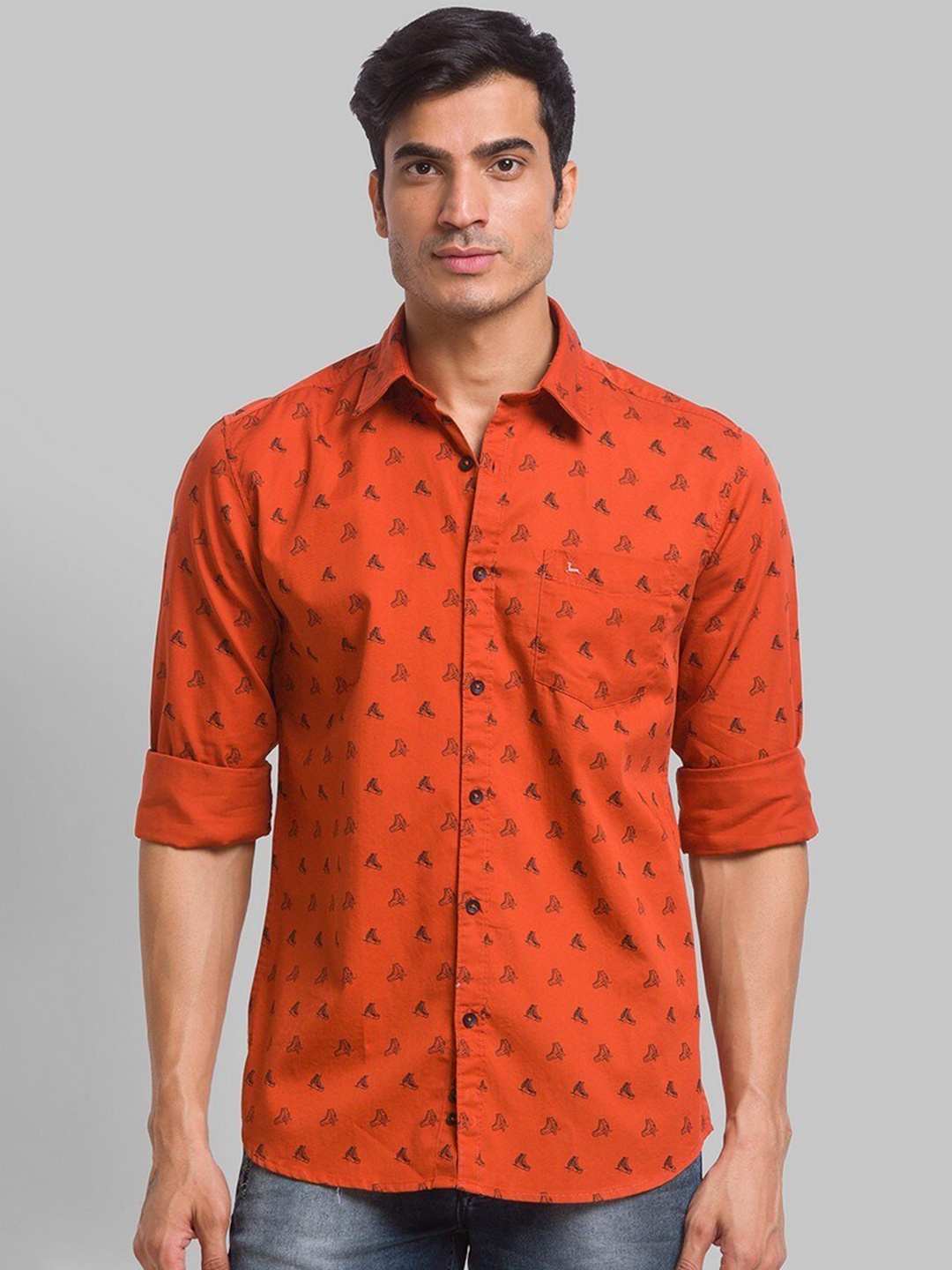 

Parx Men Brown Pure Cotton Printed Spread Collar Roll Up Sleeves Casual Shirt