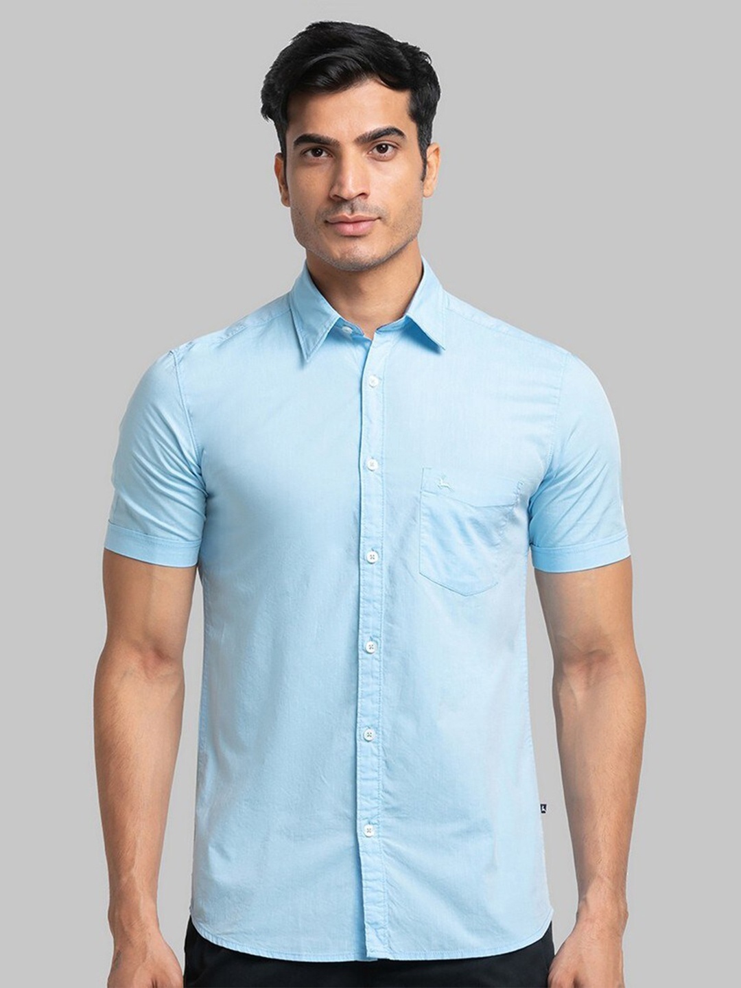 

Parx Men Blue Pure Cotton Spread Collar Roll Up Sleeves Casual Shirt