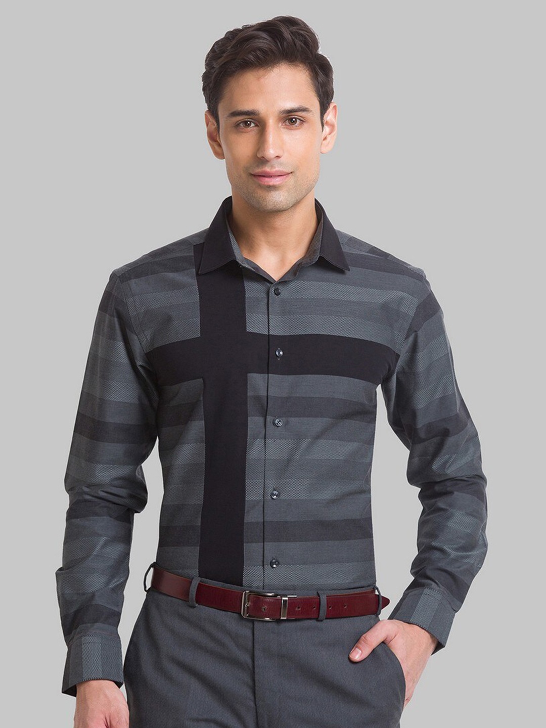 

Park Avenue Men Grey Slim Fit Horizontal Stripes Striped Semiformal Shirt