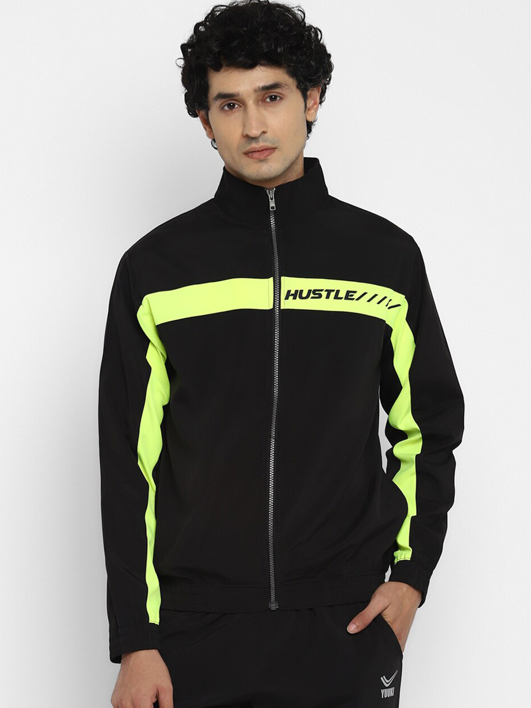 

Yuuki Men Black Solid Tracksuits
