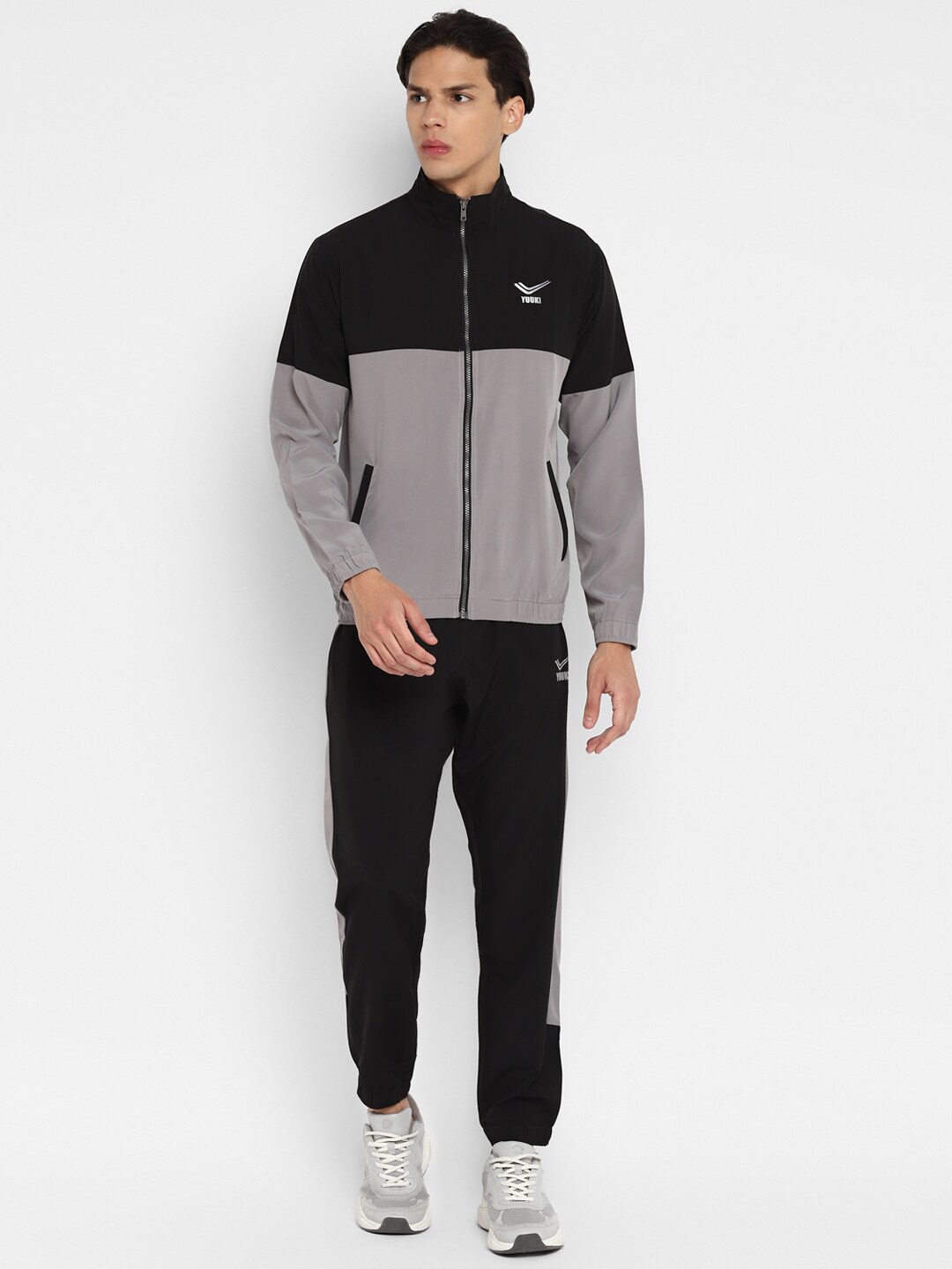 

Yuuki Men Black & Grey ColourBlocked Tracksuits