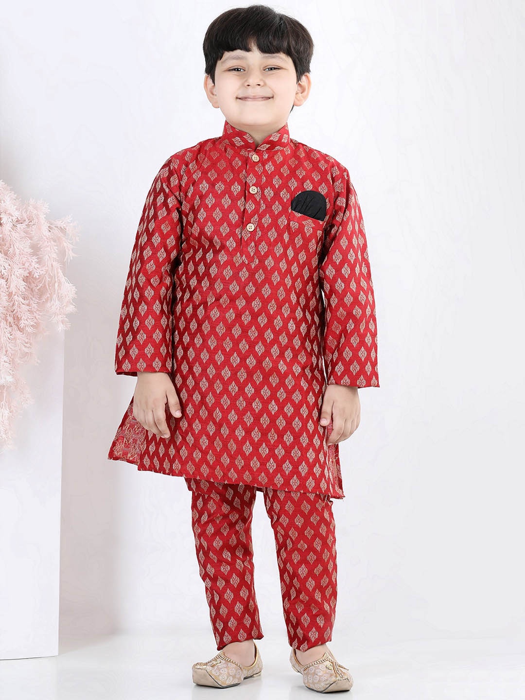 

Aj DEZInES Boys Ethnic Motifs Kurta with Trousers, Maroon