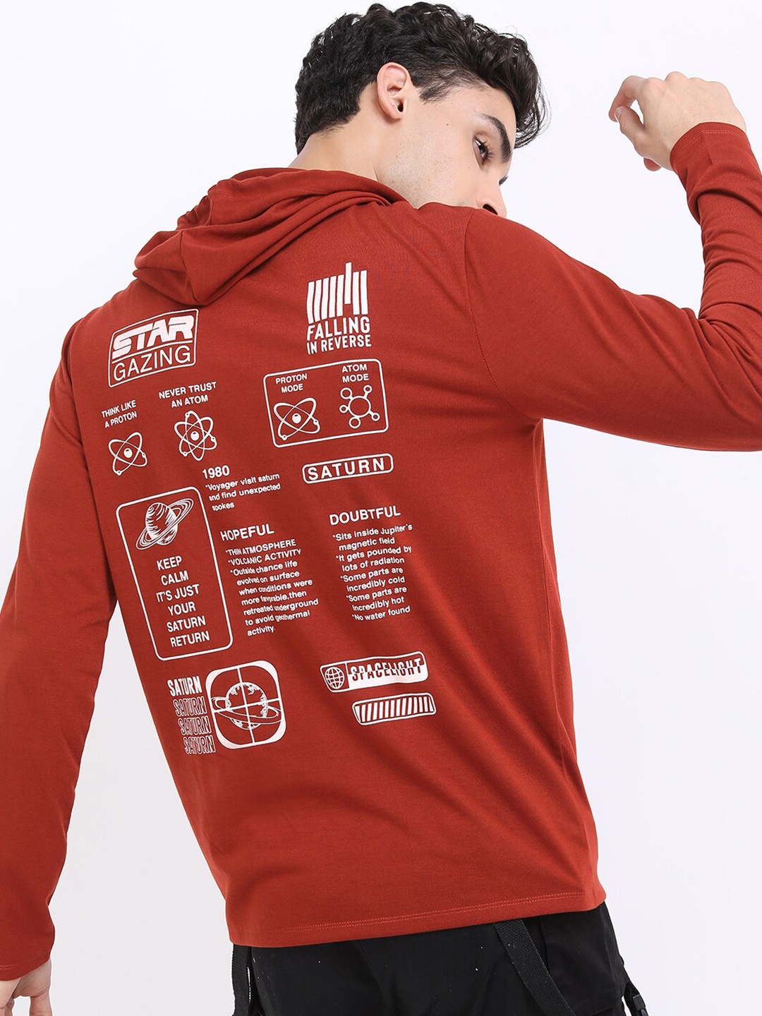 

HIGHLANDER Men Maroon Hooded Typography Printed Slim Fit T-shirt